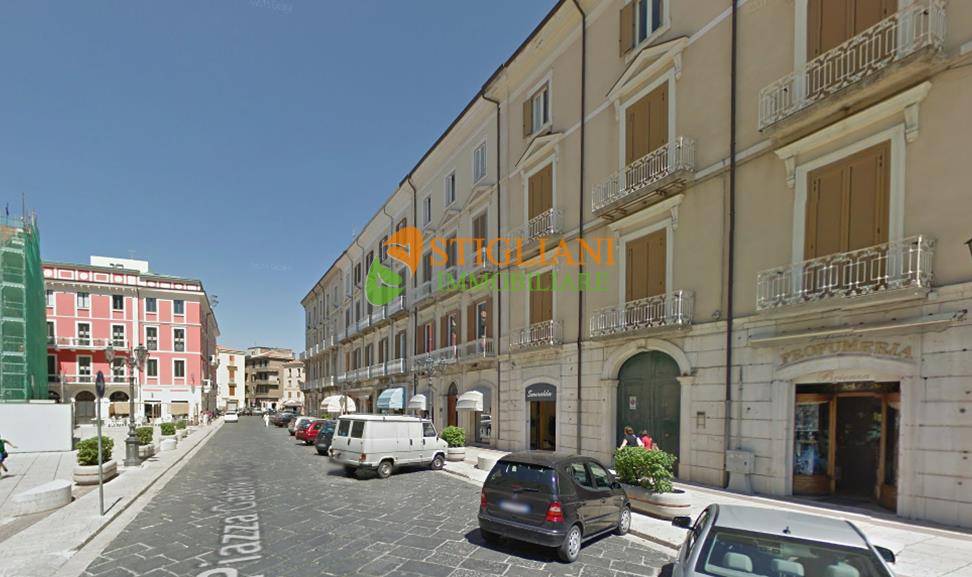 Locale commerciale in affitto a Campobasso, Centro