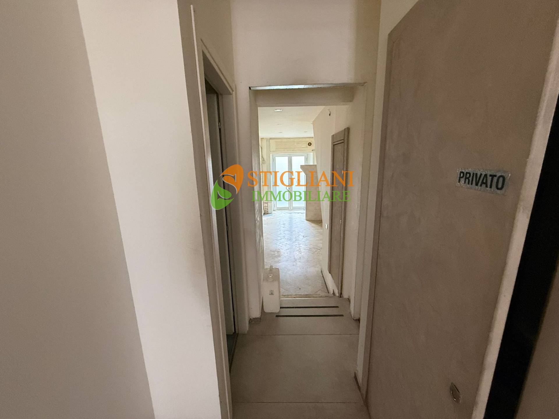 Locale commerciale in affitto a Campobasso, Centro