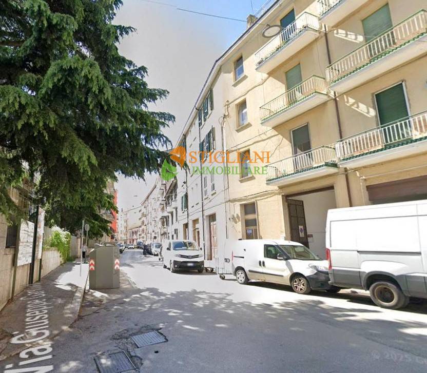 Locale commerciale in vendita a Campobasso, Centro