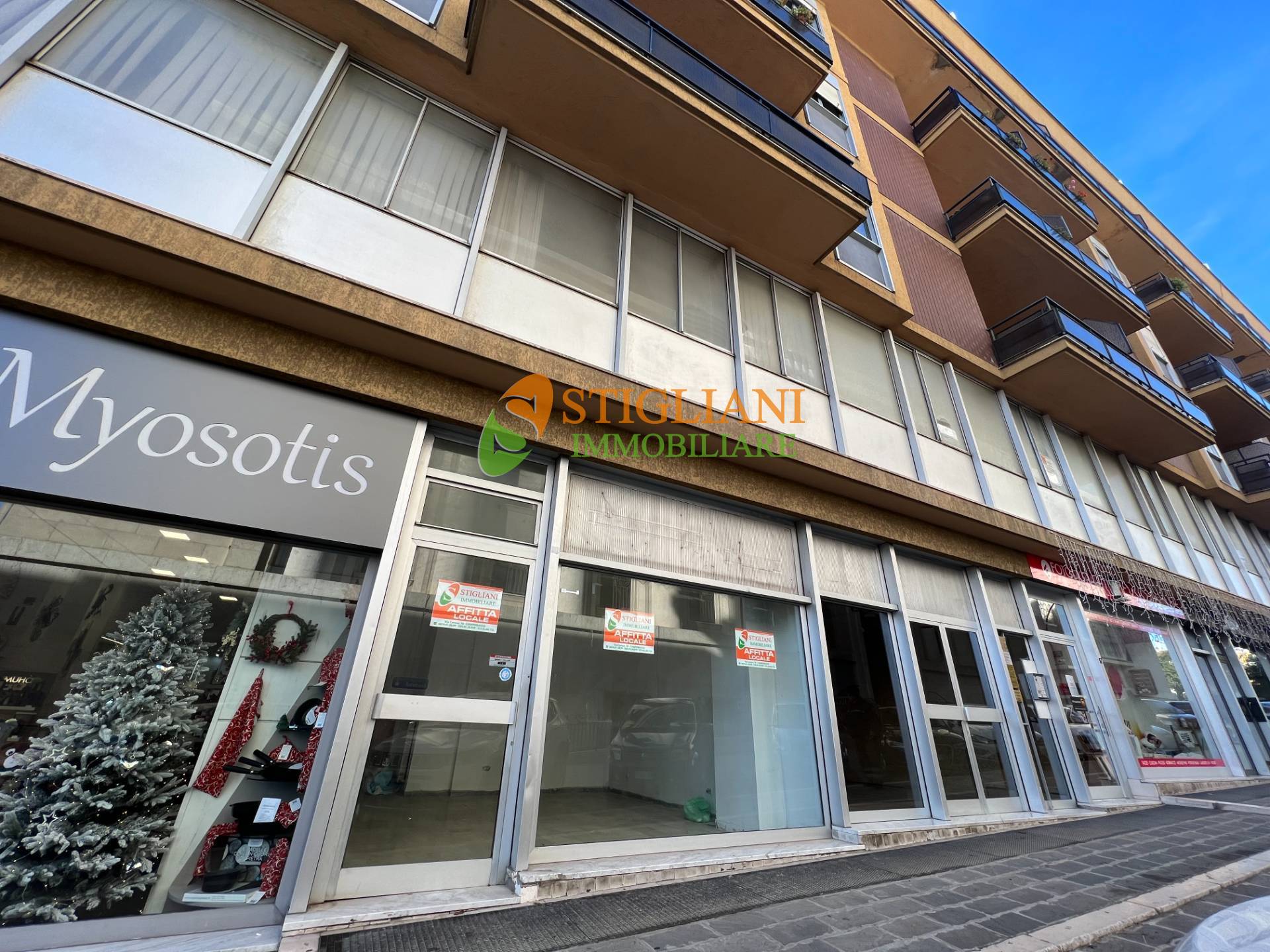 Locale commerciale in affitto a Campobasso, Centro