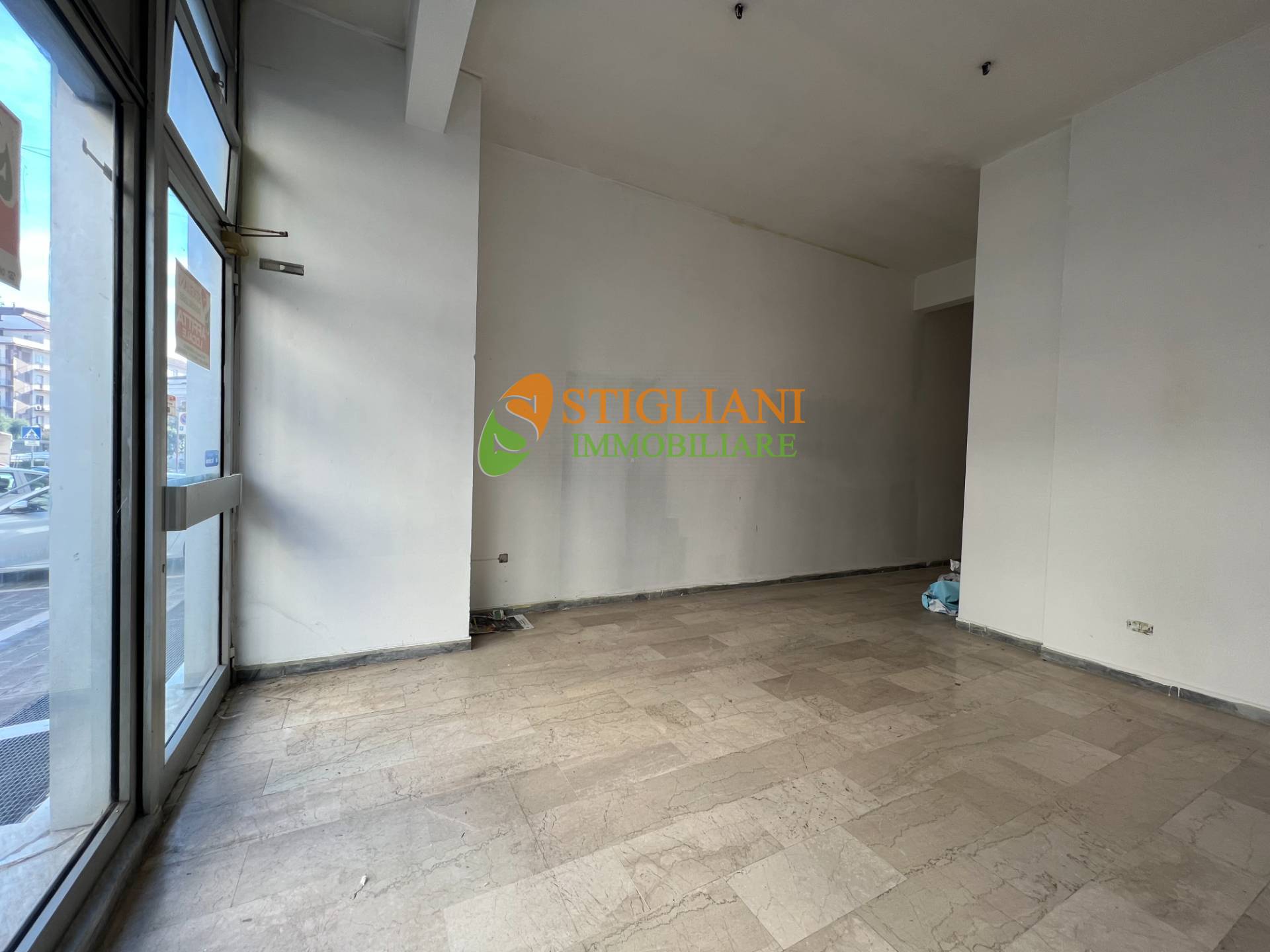 Locale commerciale in affitto a Campobasso, Centro