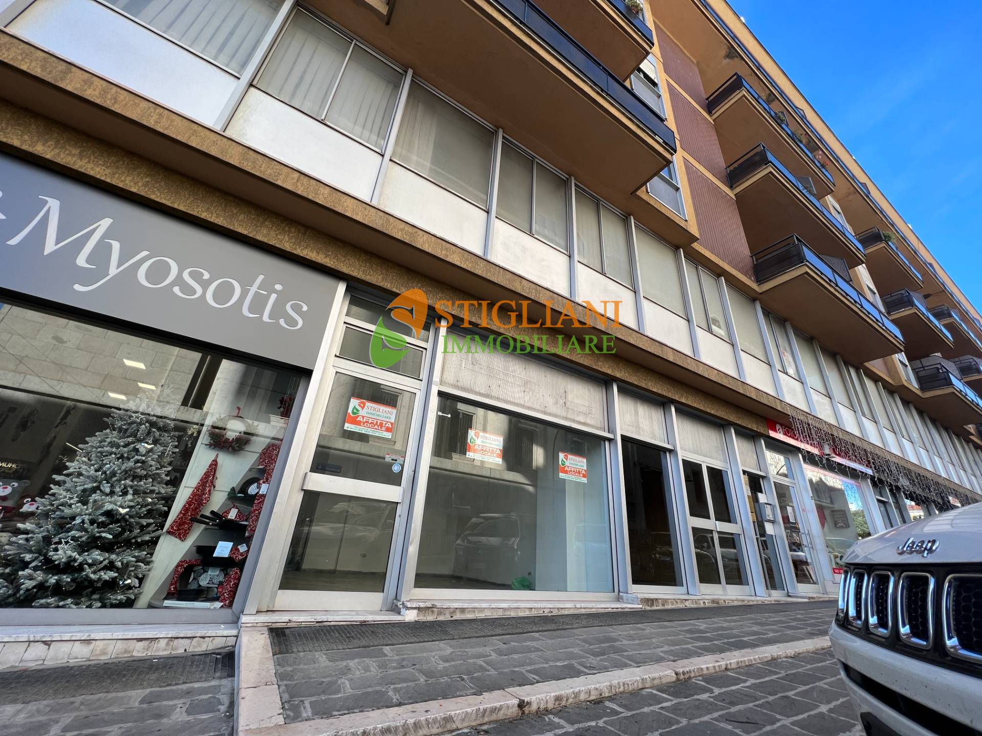 Locale commerciale in affitto a Campobasso, Centro