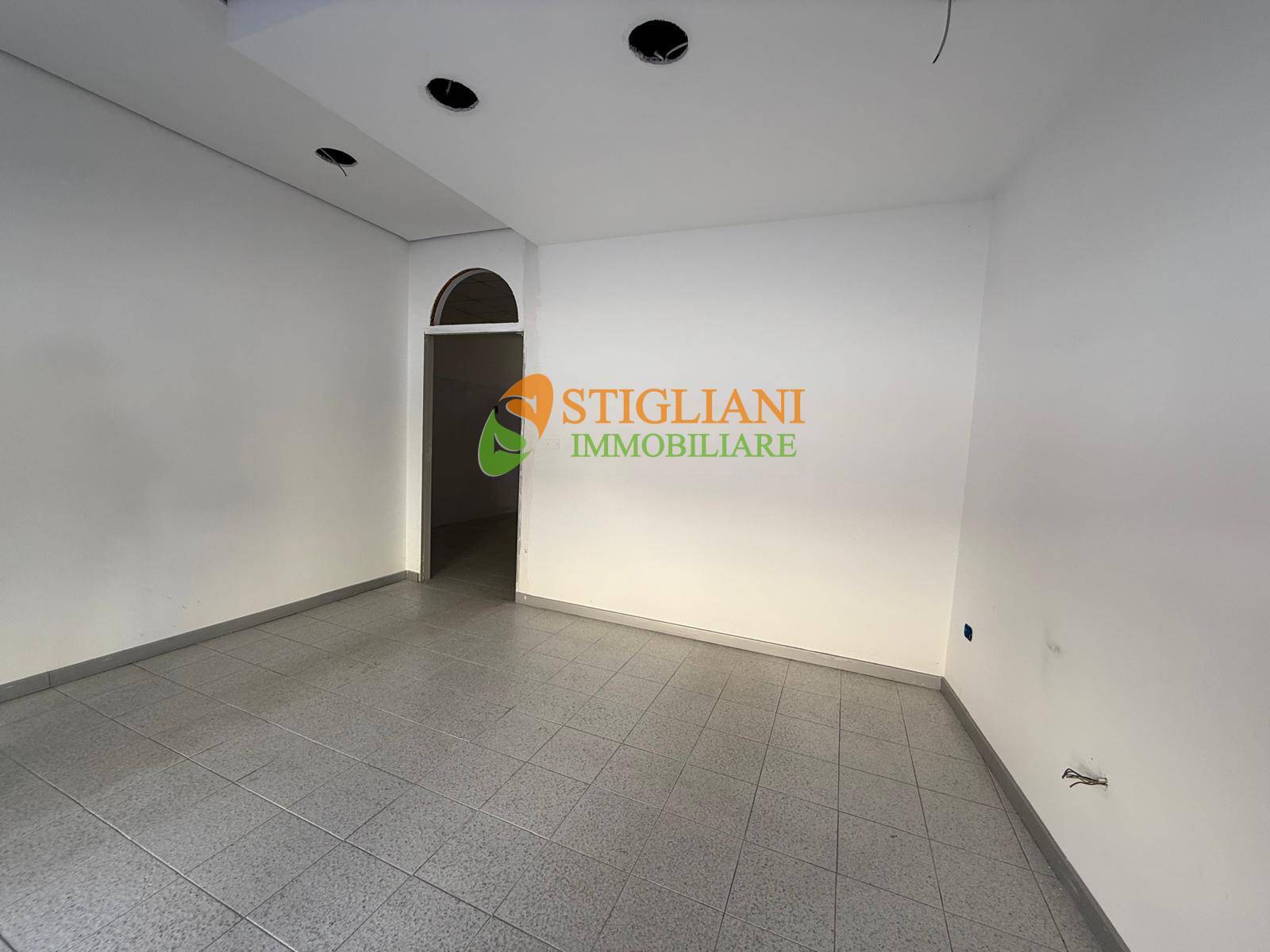 Locale commerciale in affitto a Campobasso, Centro