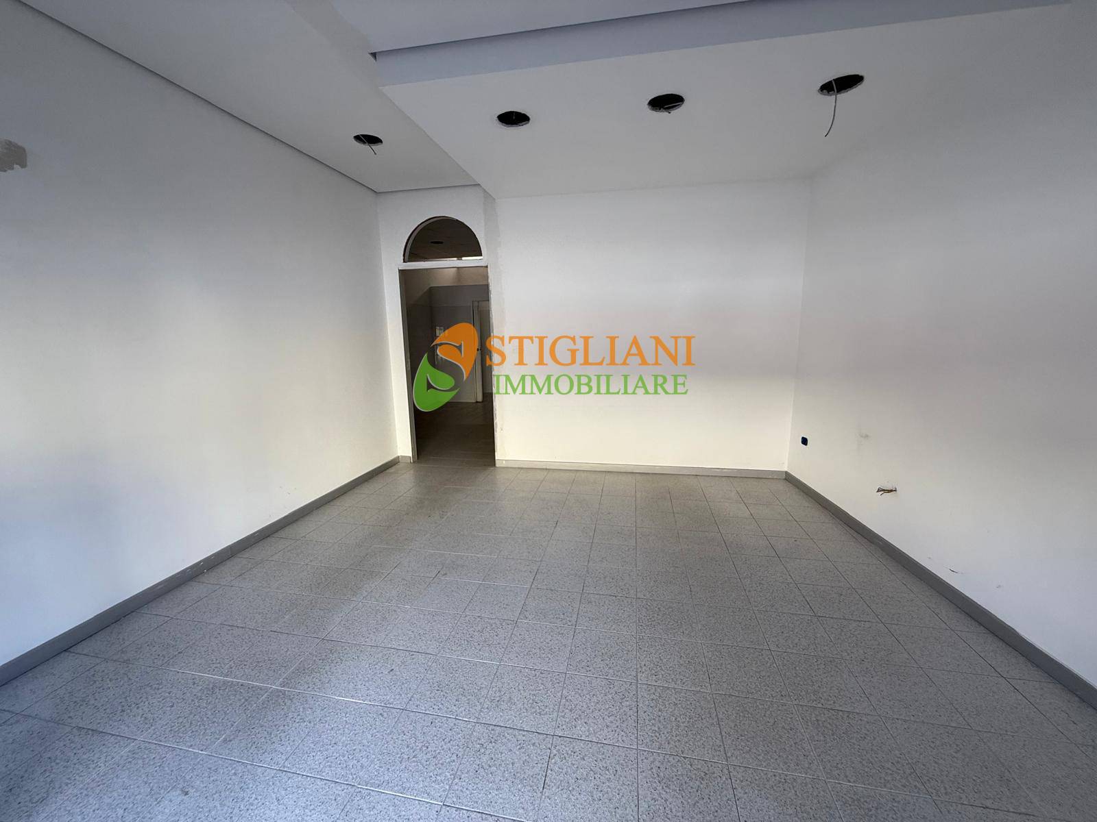 Locale commerciale in affitto a Campobasso, Centro