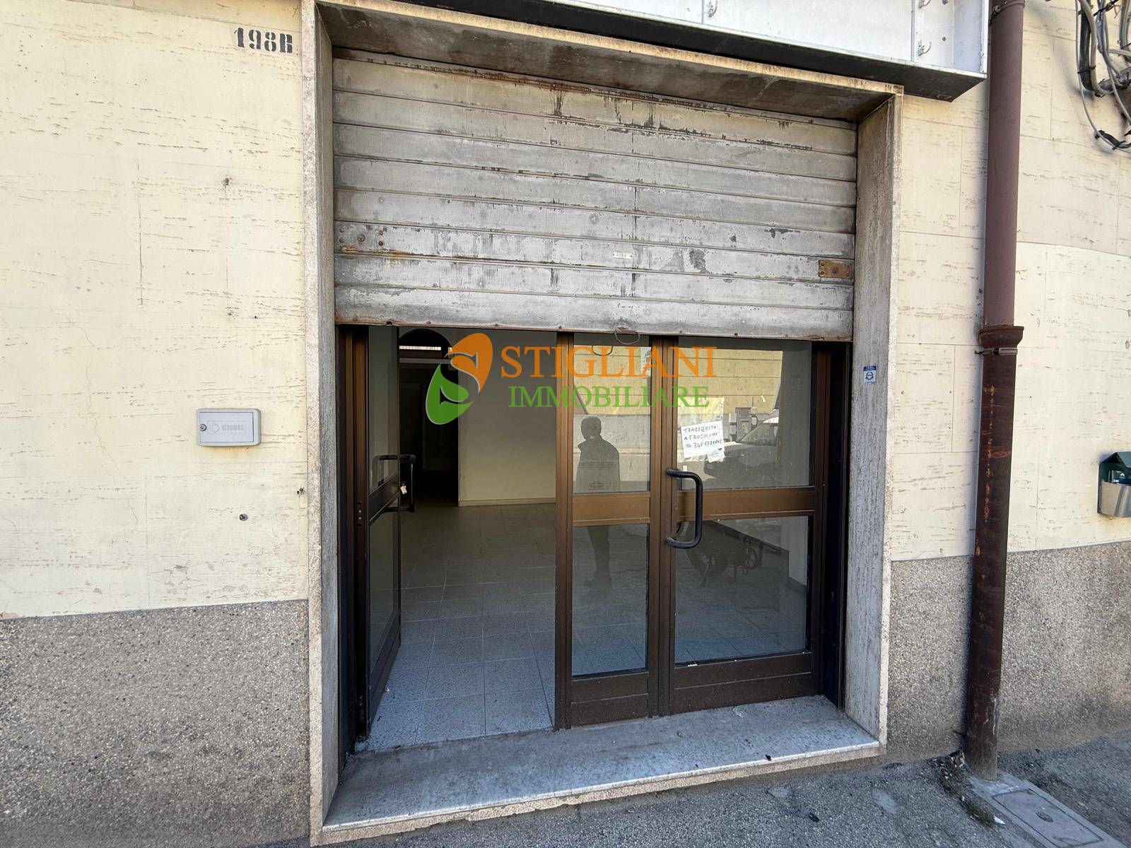 Locale commerciale in affitto a Campobasso, Centro