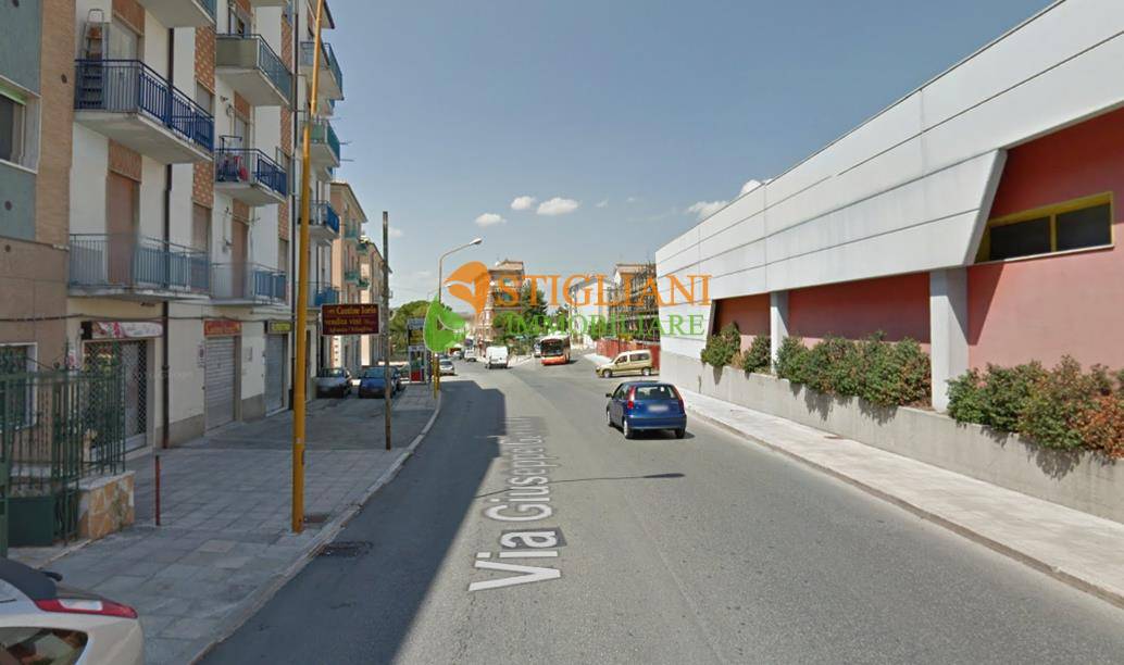 Locale commerciale in affitto a Campobasso, Centro