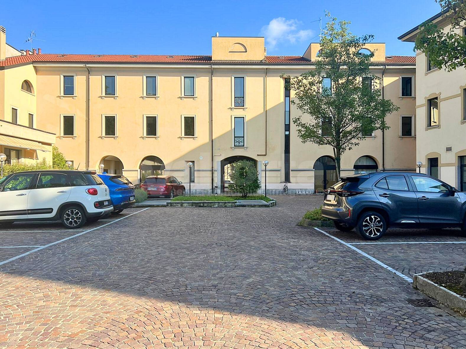 Ufficio Gestito in vendita a Monza, San Carlo