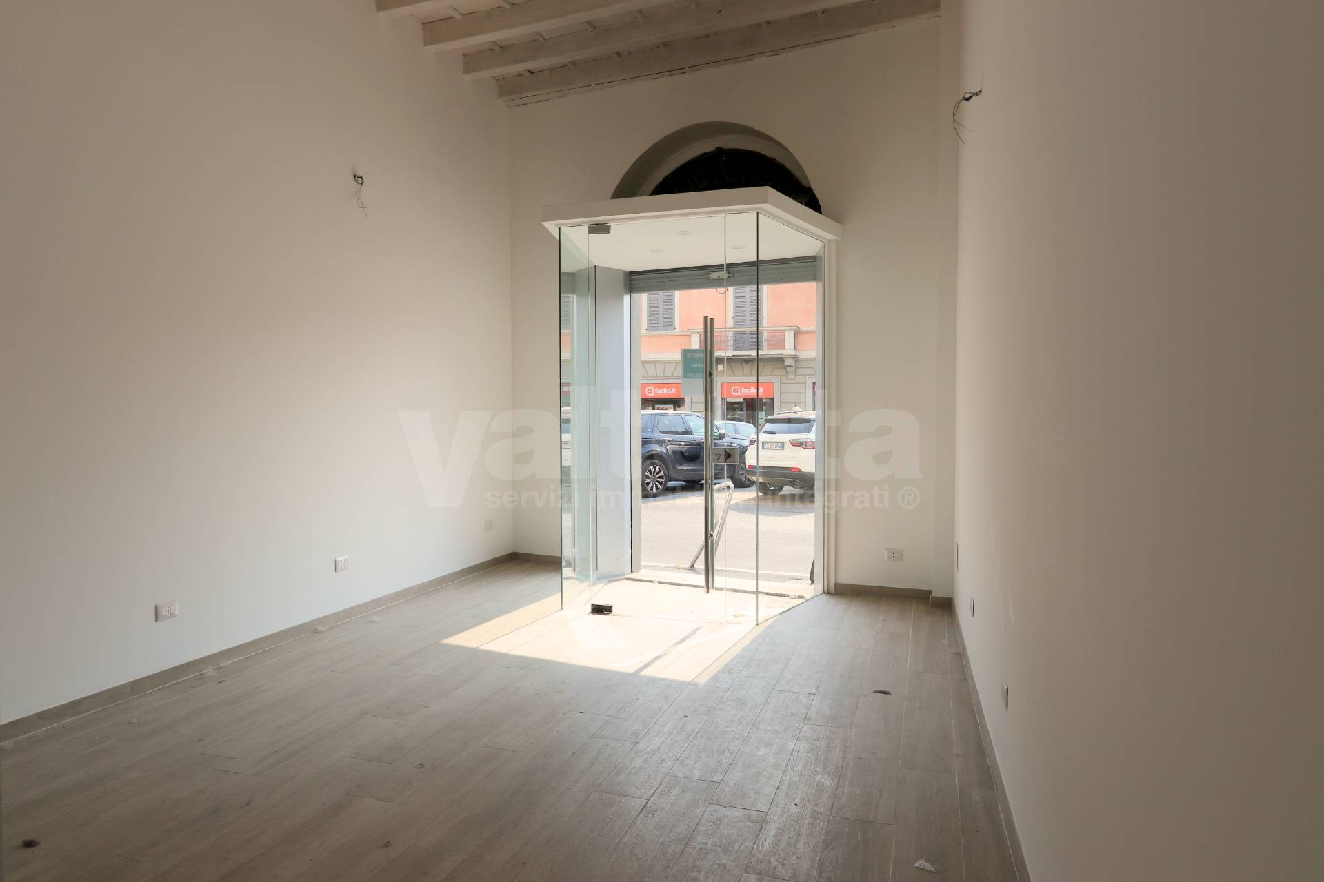 Negozio Gestito in affitto a Monza, Centro storico