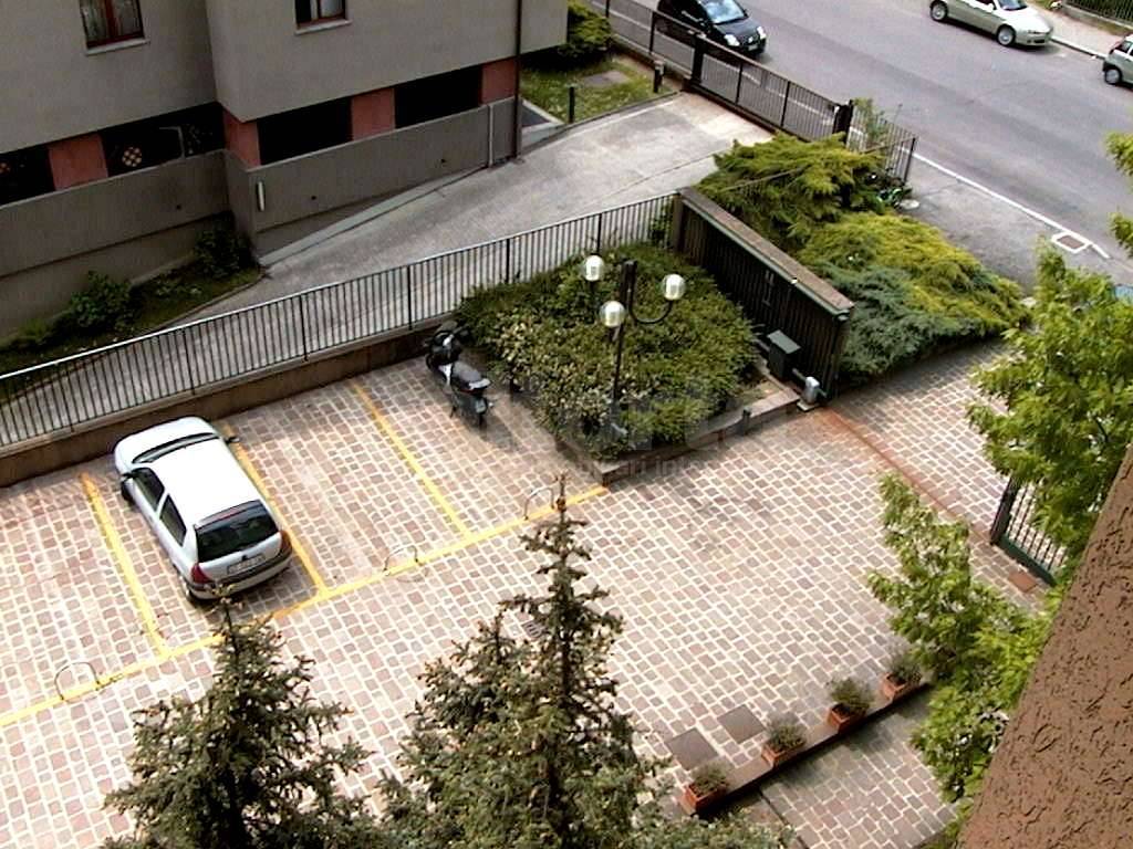 Posto auto scoperto in affitto a Monza, Buonarroti