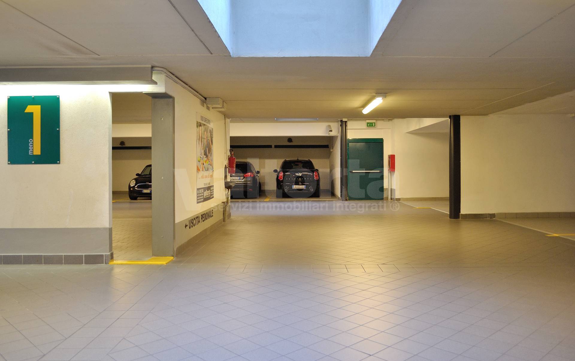 Stabile produttivo/commerciale in vendita a Monza, Centro storico