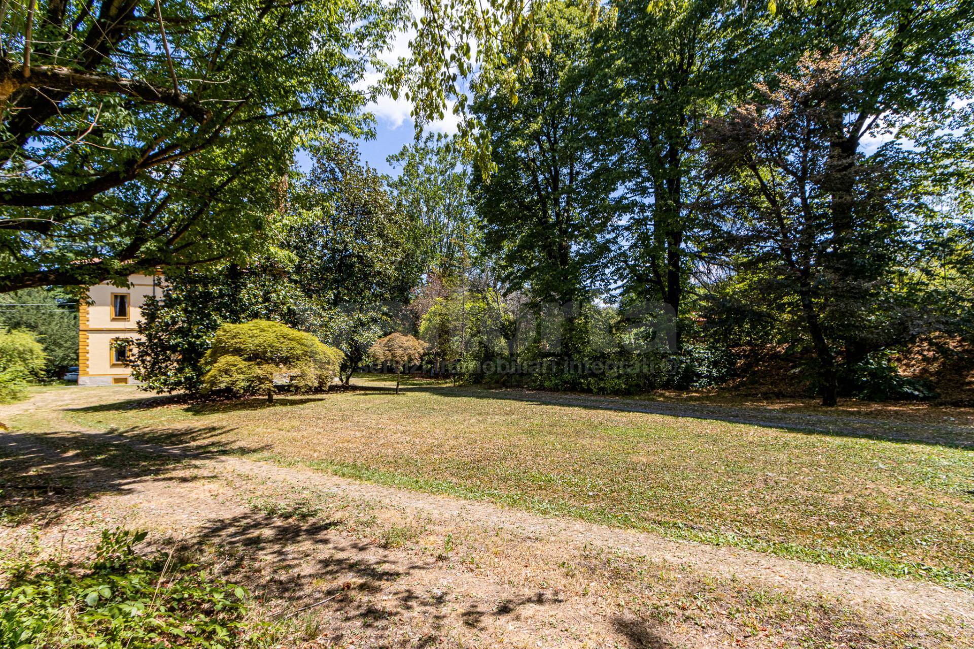 Villa in vendita a Carate Brianza