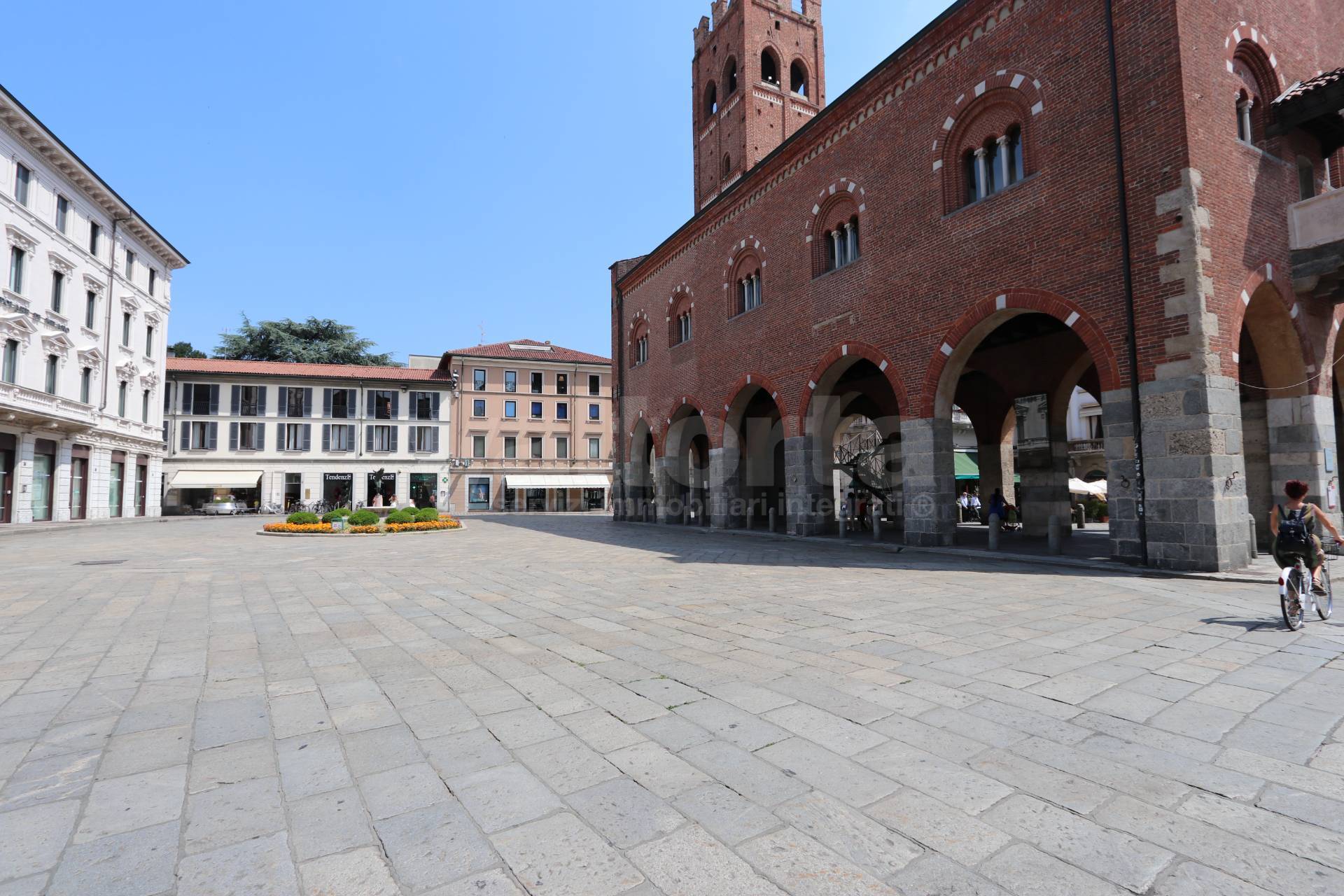 Ufficio in affitto a Monza, Centro storico