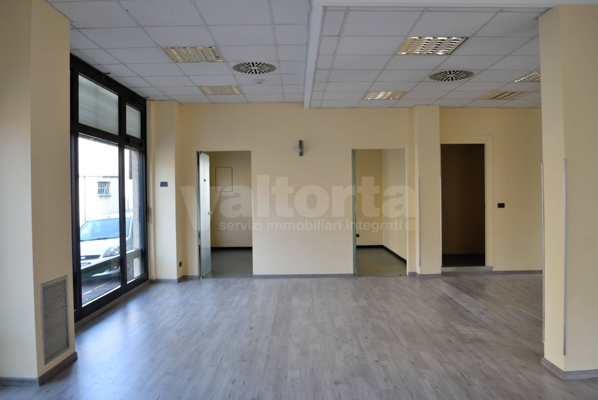 Negozio in vendita a Carate Brianza, Unica