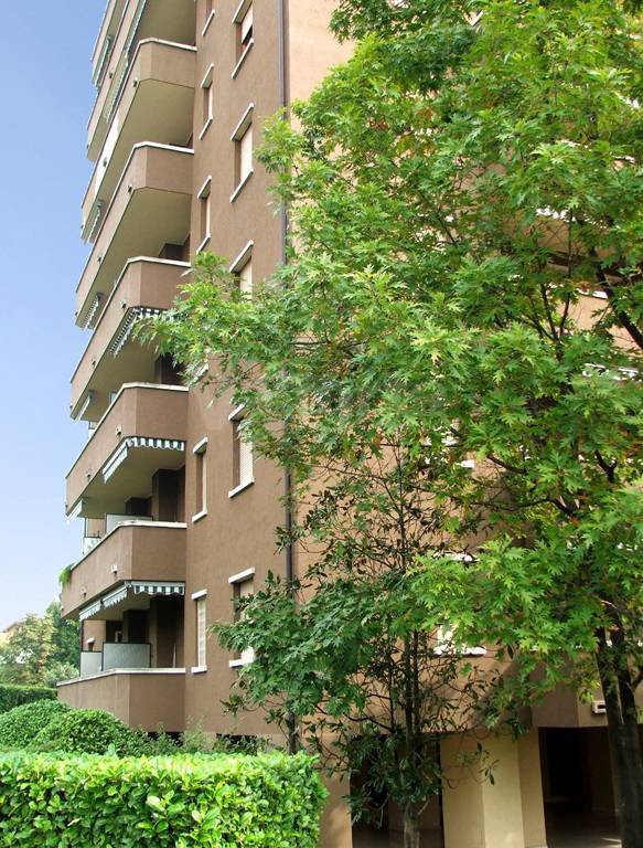 Posto auto scoperto in affitto a Monza, Buonarroti