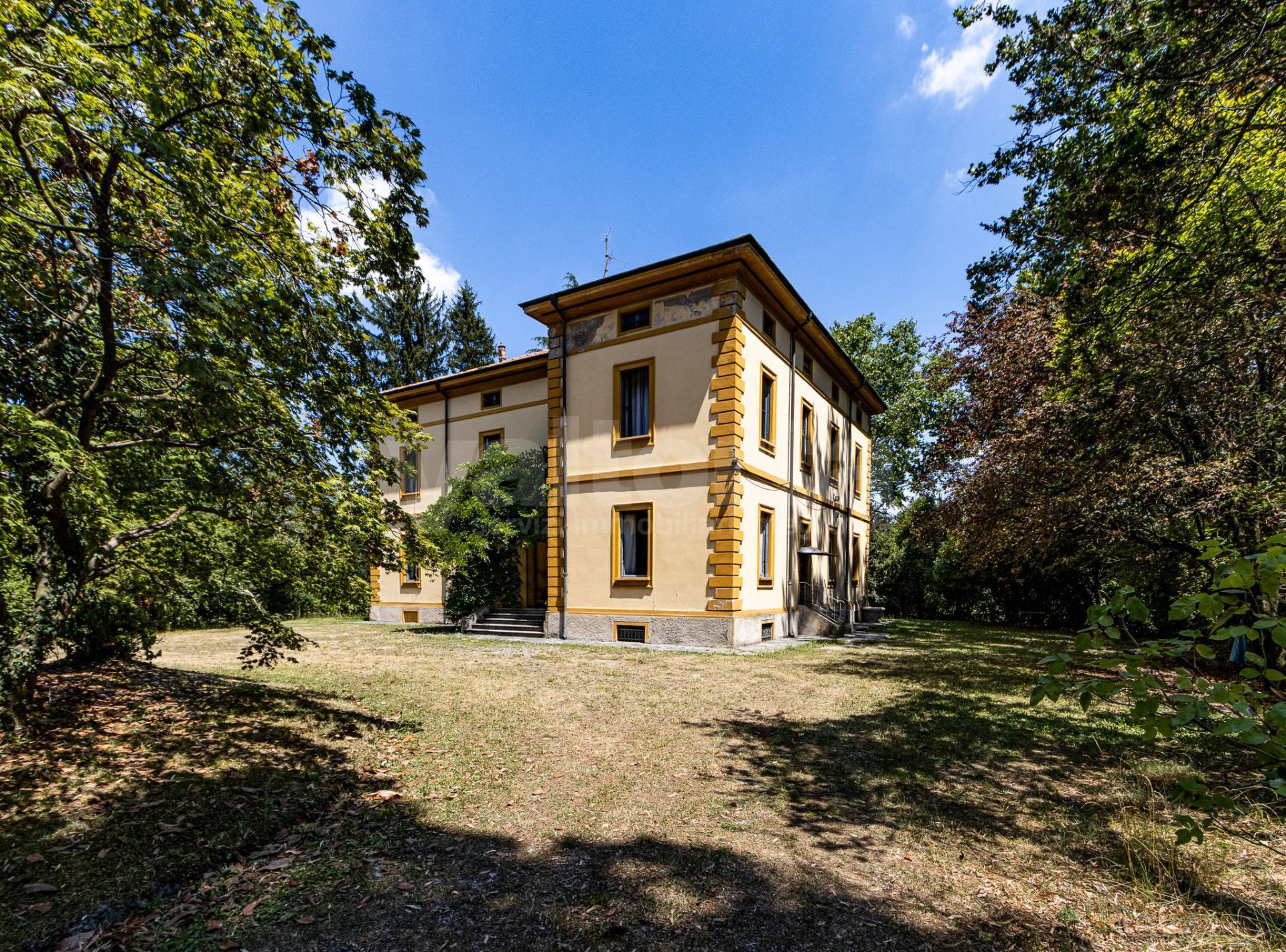 Villa in vendita a Carate Brianza