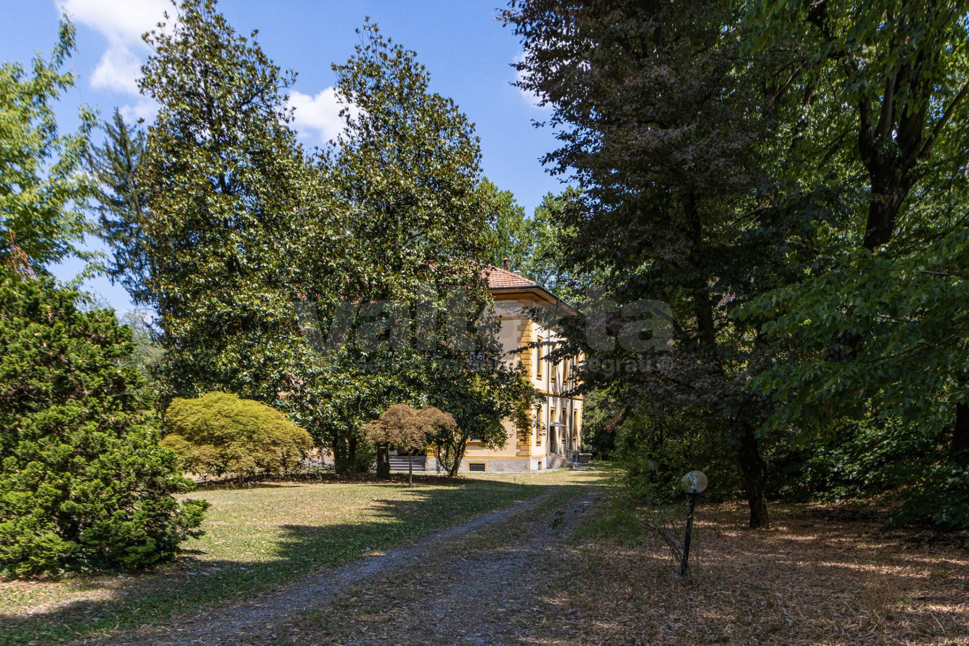Villa in vendita a Carate Brianza