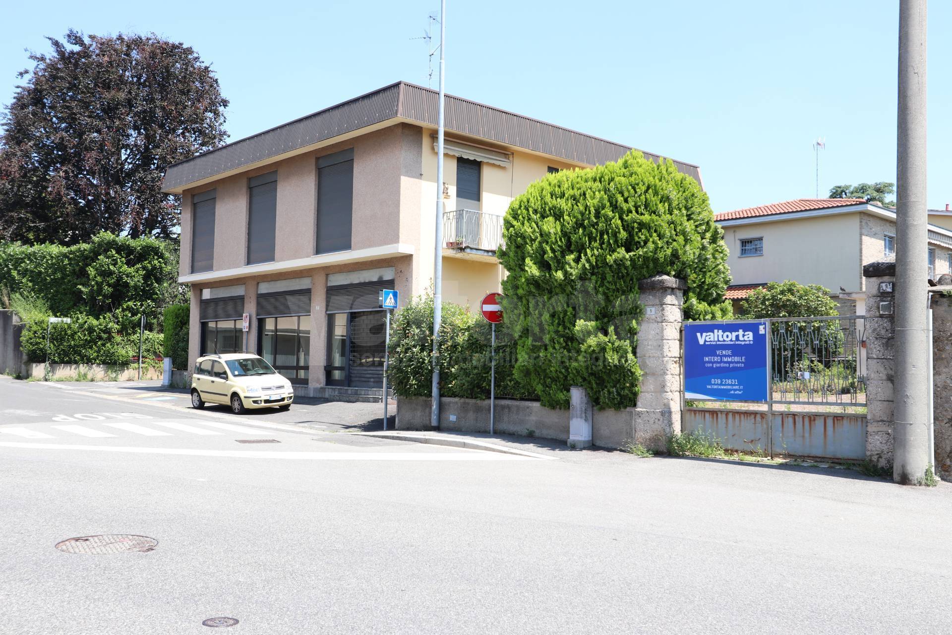 Negozio in vendita a Carate Brianza, Unica