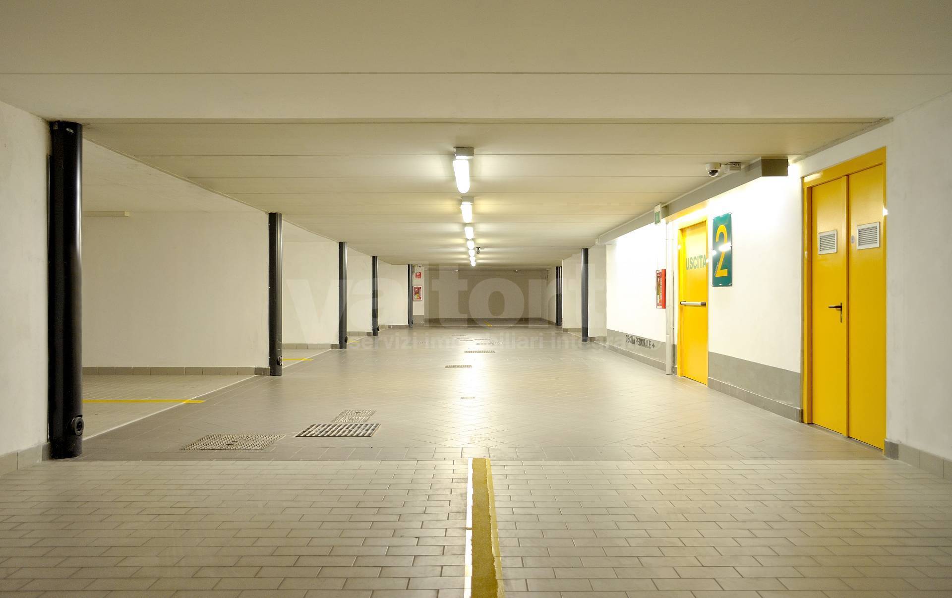 Stabile produttivo/commerciale in vendita a Monza, Centro storico