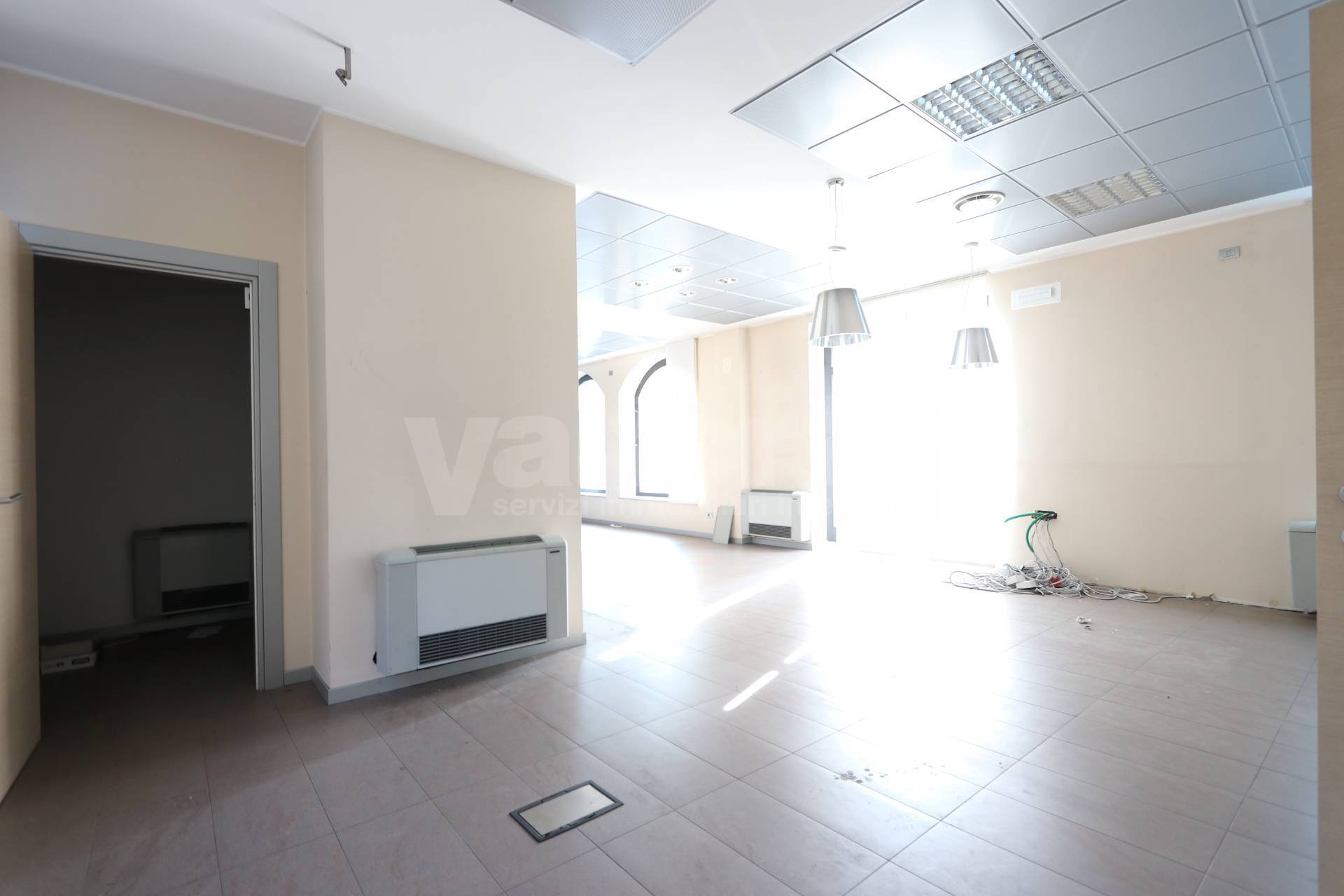 Locale commerciale in vendita a Monza, Cazzaniga