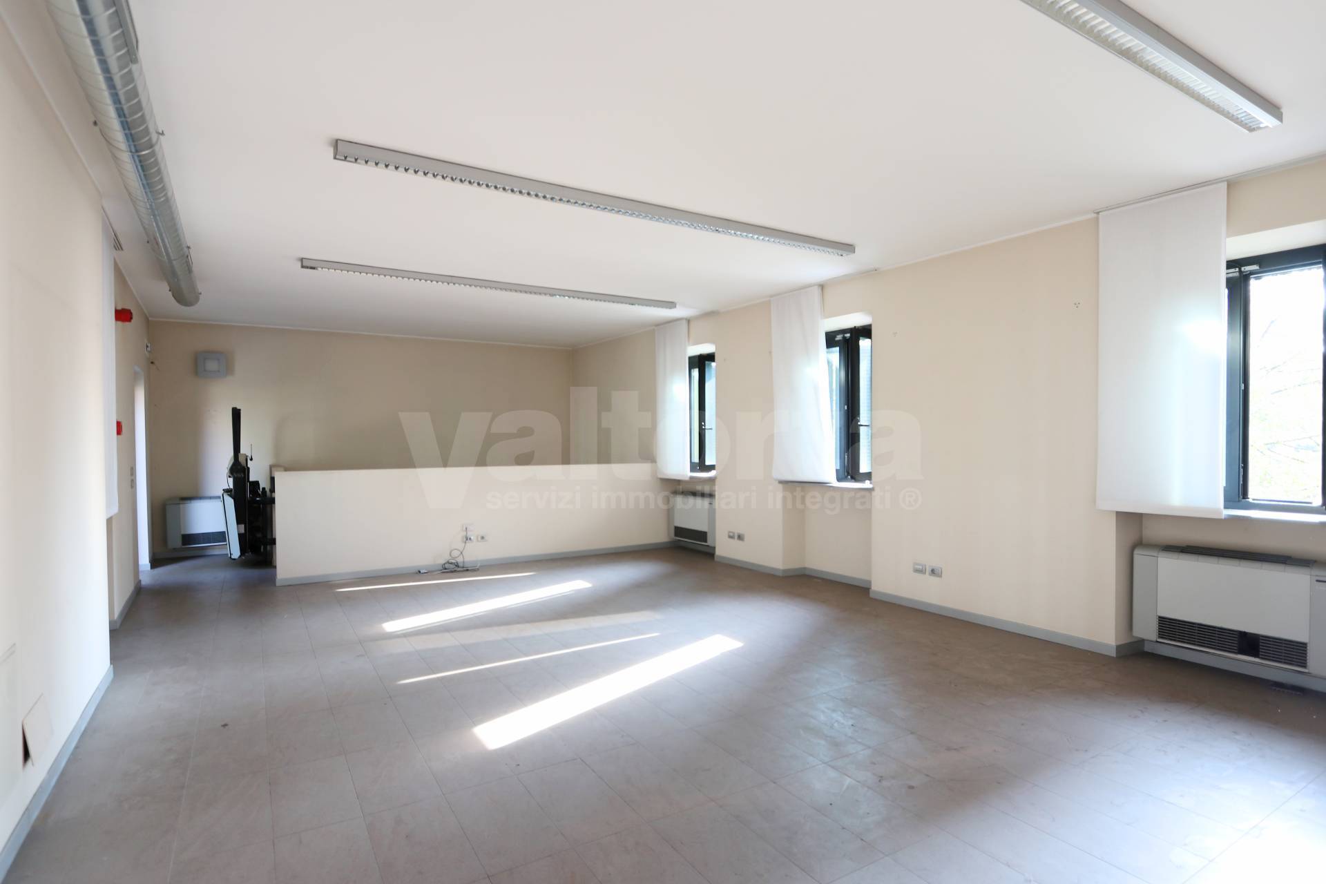 Locale commerciale in vendita a Monza, Cazzaniga