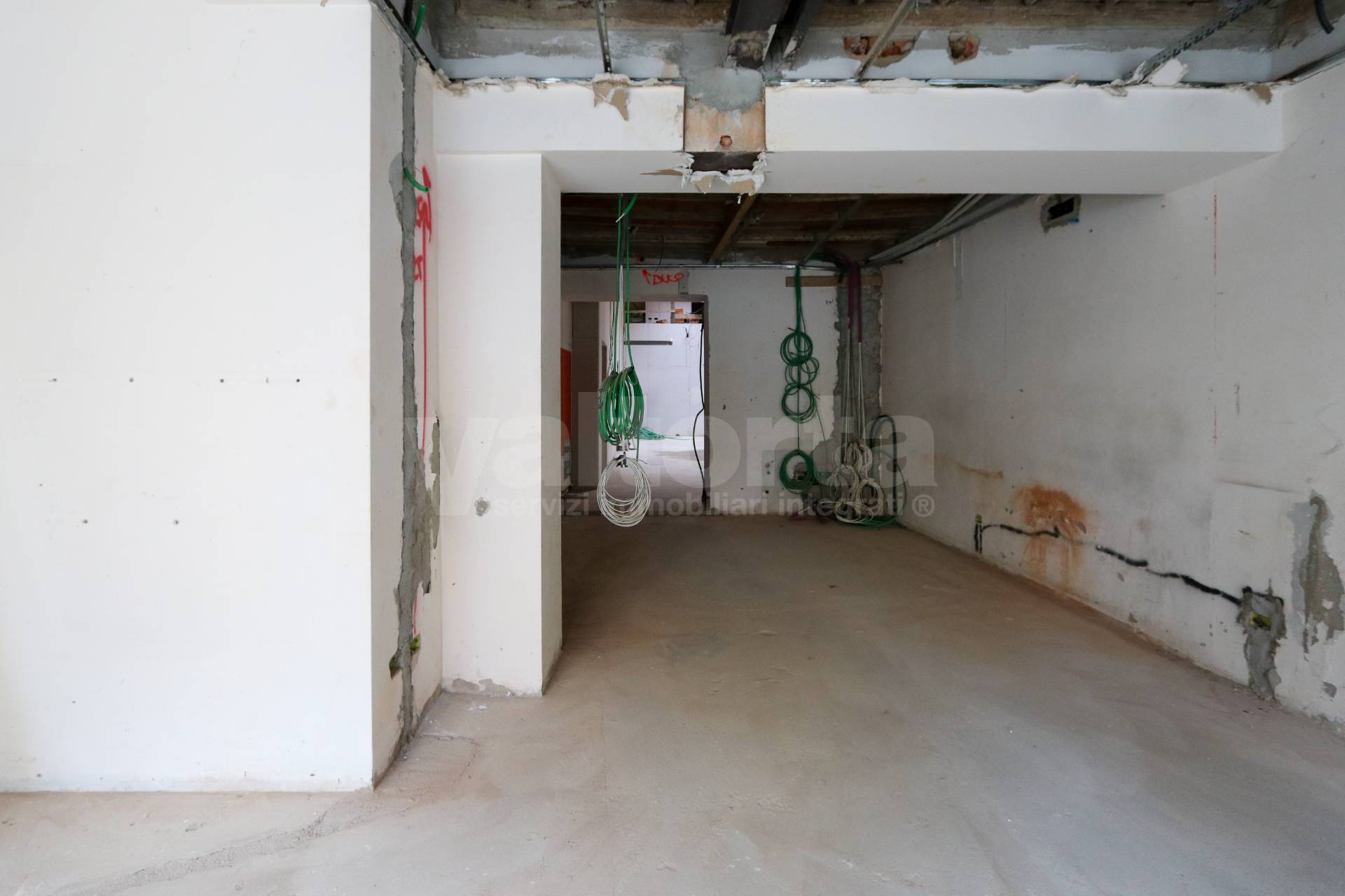 Negozio in affitto a Monza, Centro storico