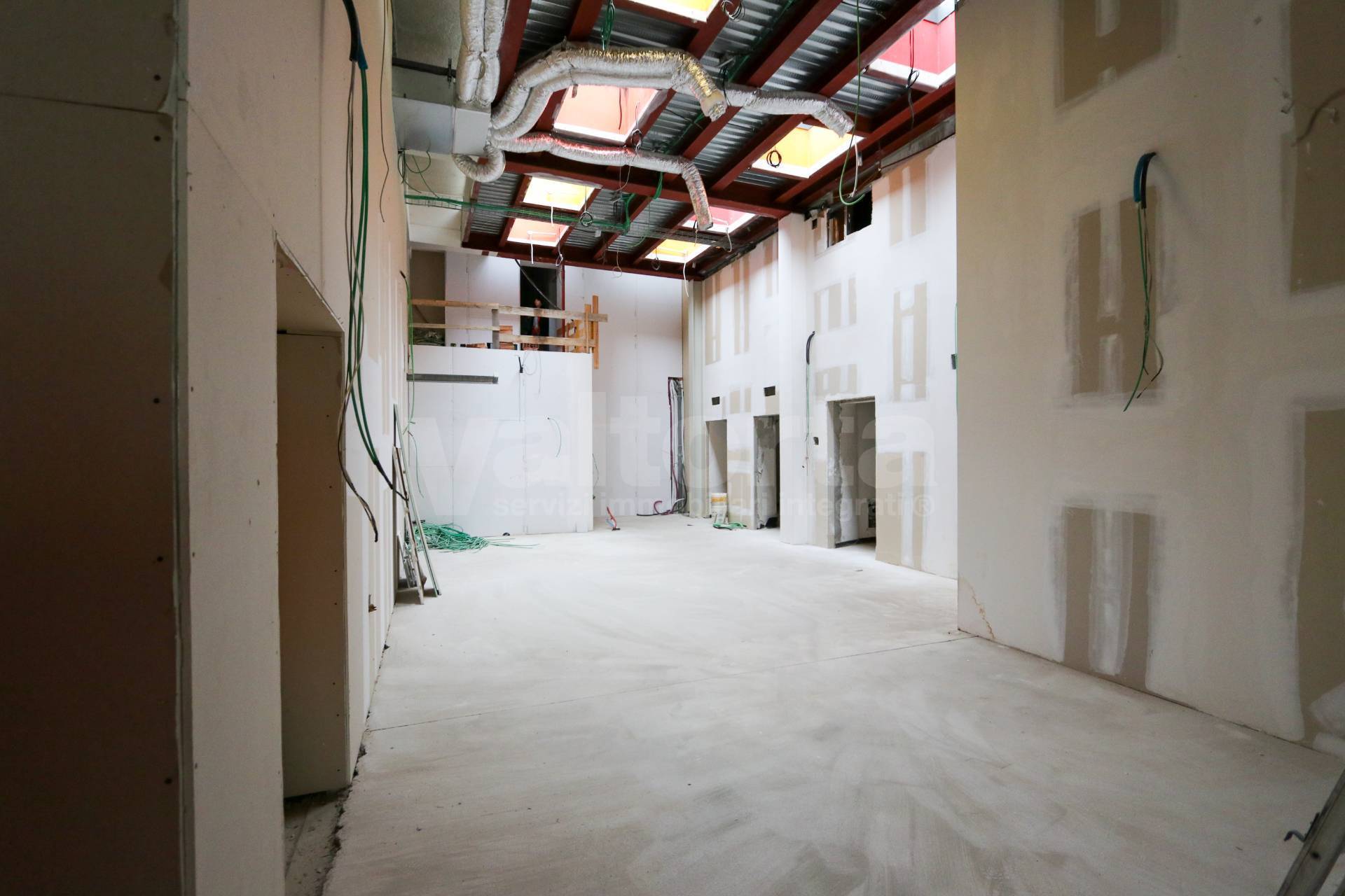 Negozio in affitto a Monza, Centro storico