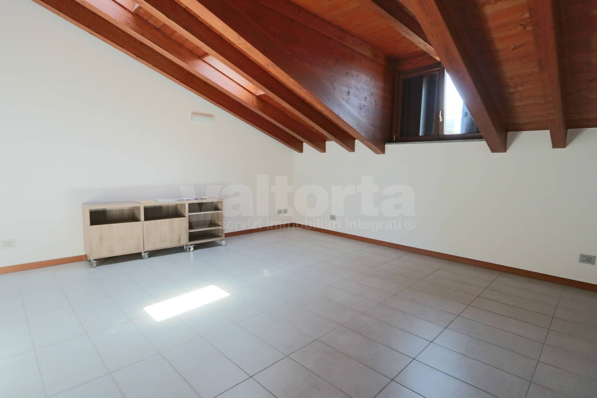 Appartamento in affitto a Monza, Buonarroti