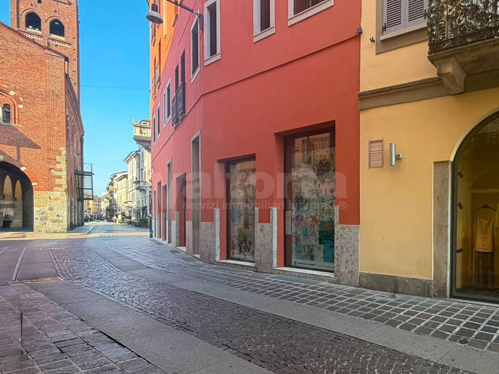 Negozio in vendita a Monza, Centro storico