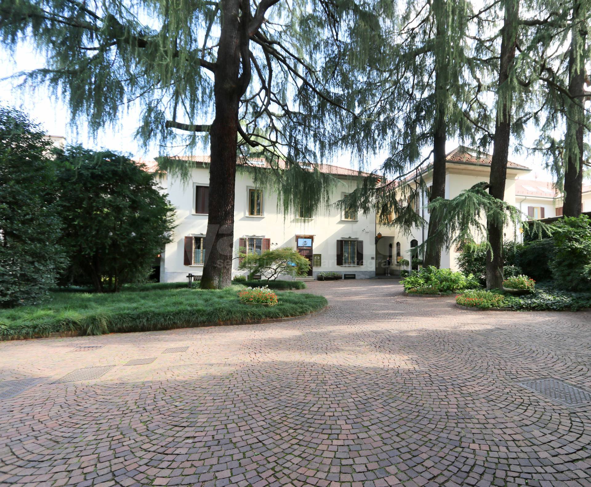 Negozio Gestito in affitto a Monza, Centro storico