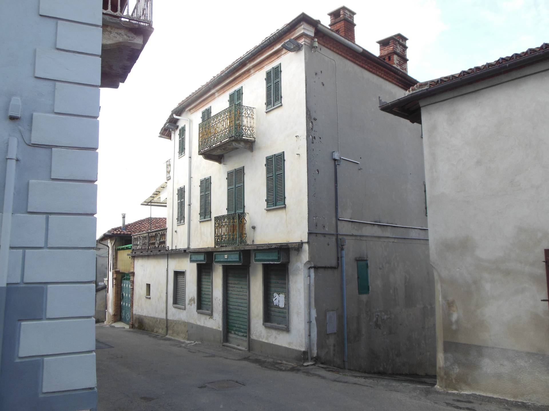 Casa indipendente con box a Pino d'Asti