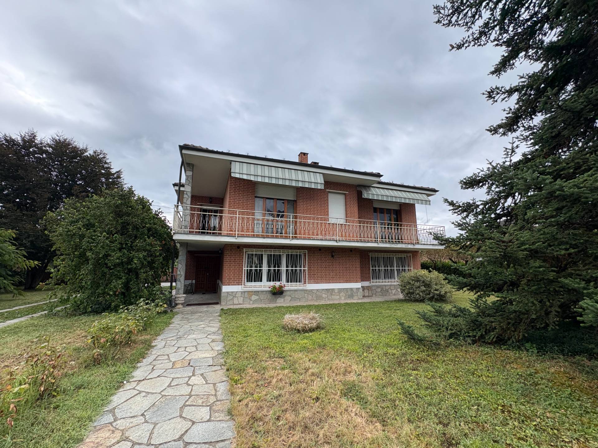 Villa Bifamiliare in vendita a Castell'Alfero, Industriale