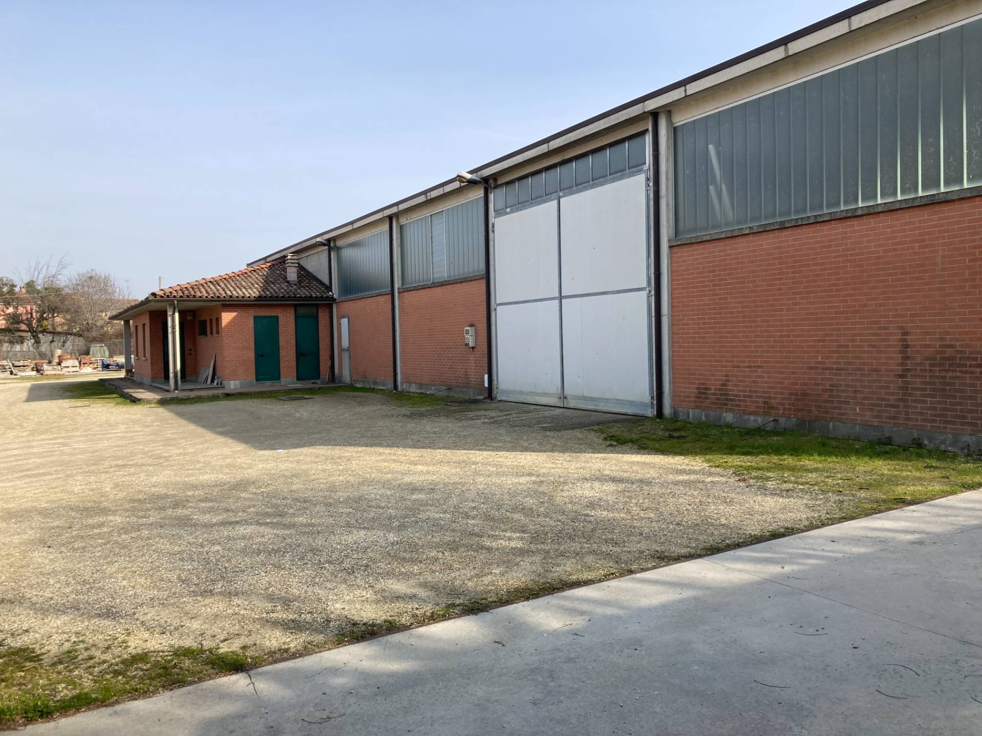 Capannone in vendita a Grana, Campagna