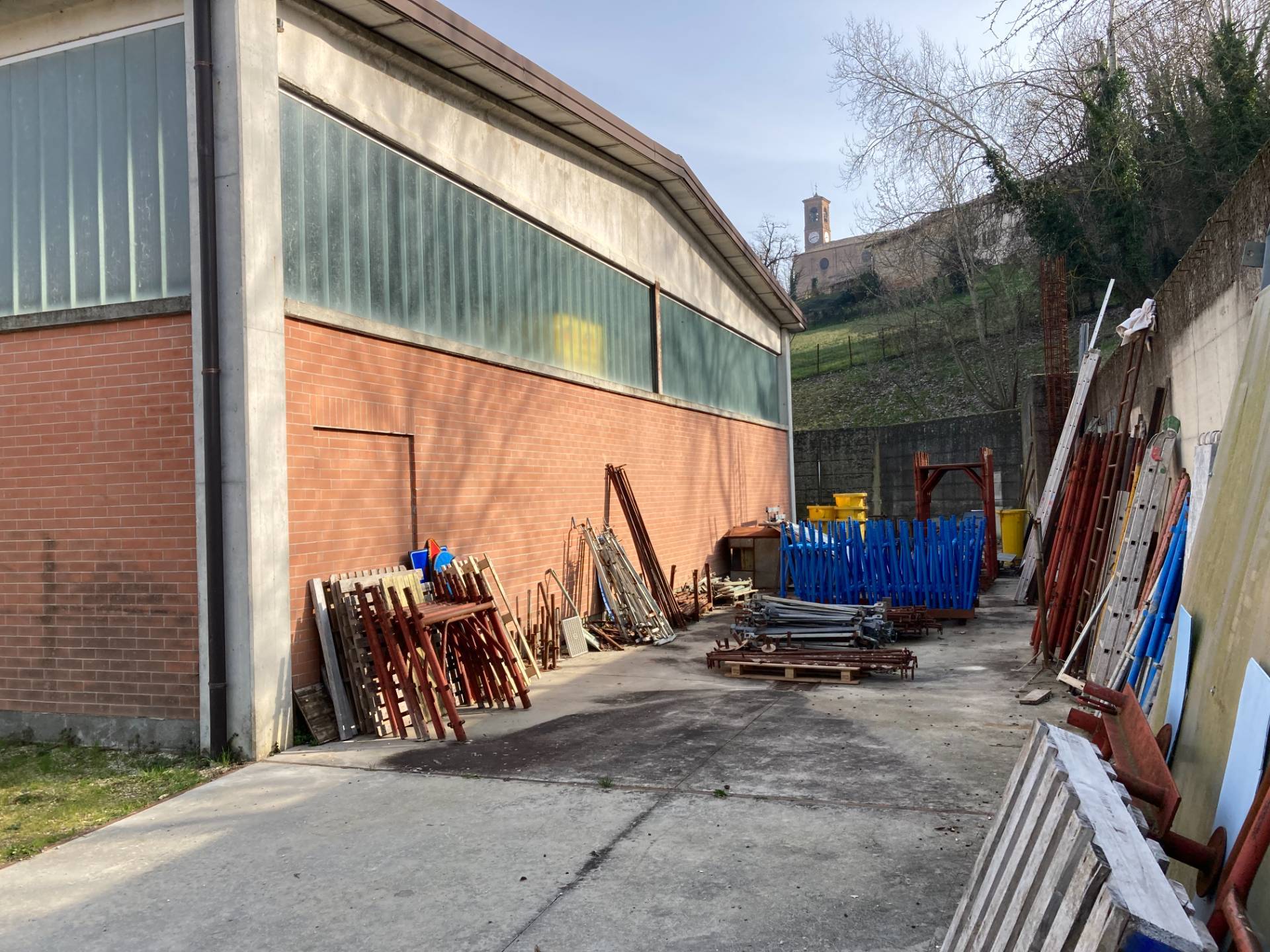 Capannone in vendita a Grana, Campagna