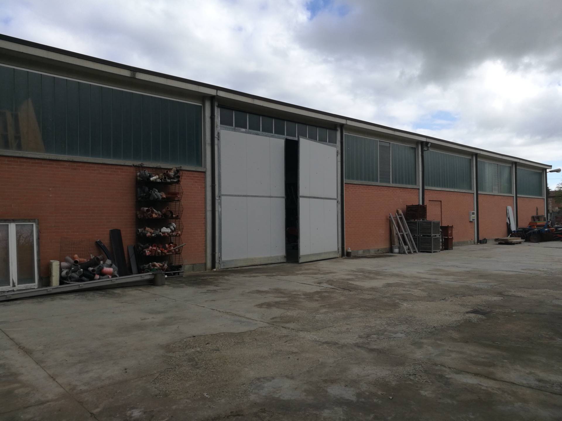 Capannone in vendita a Grana, Campagna