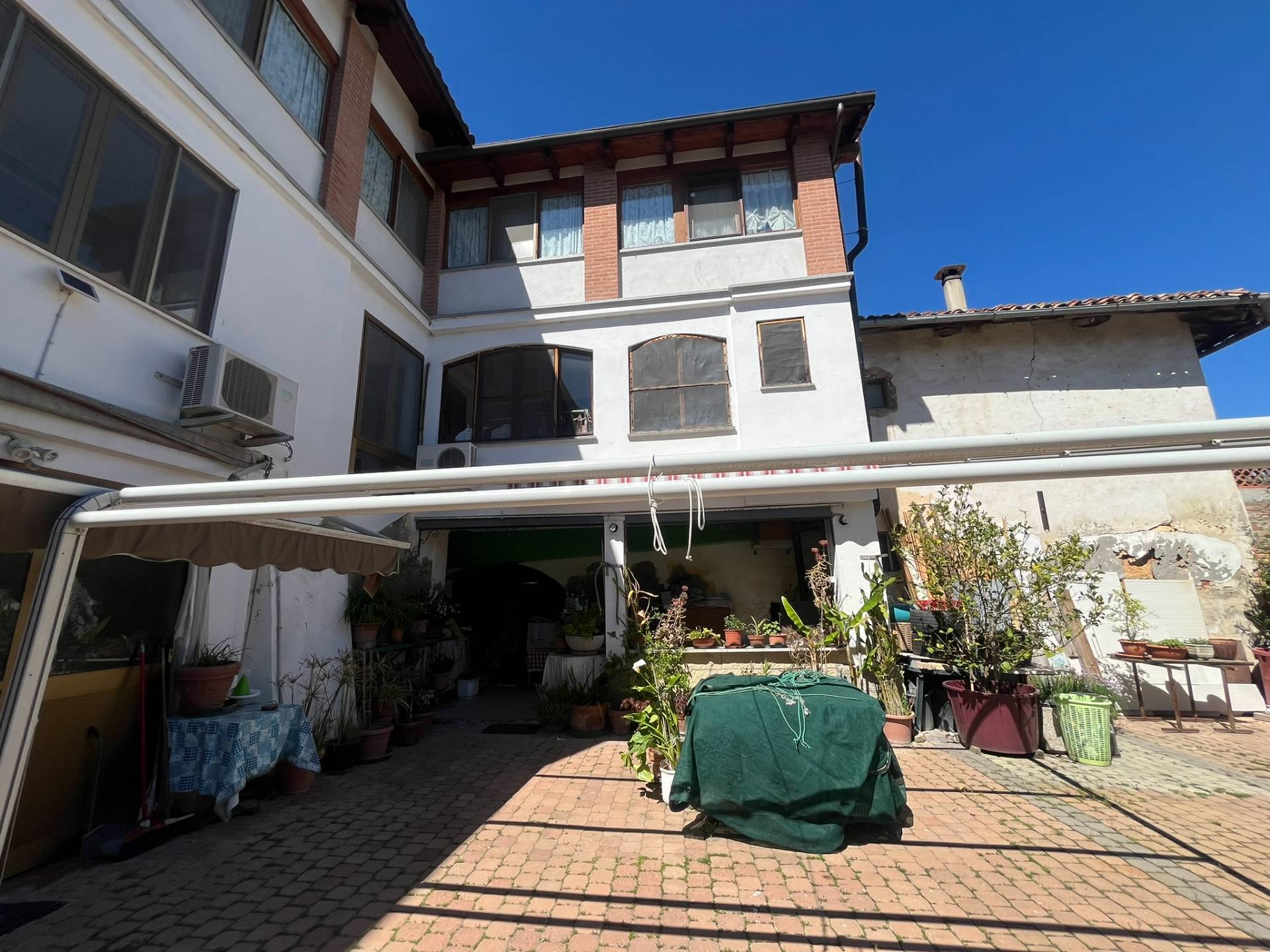 Locale commerciale in vendita a Piov Massaia, Paese