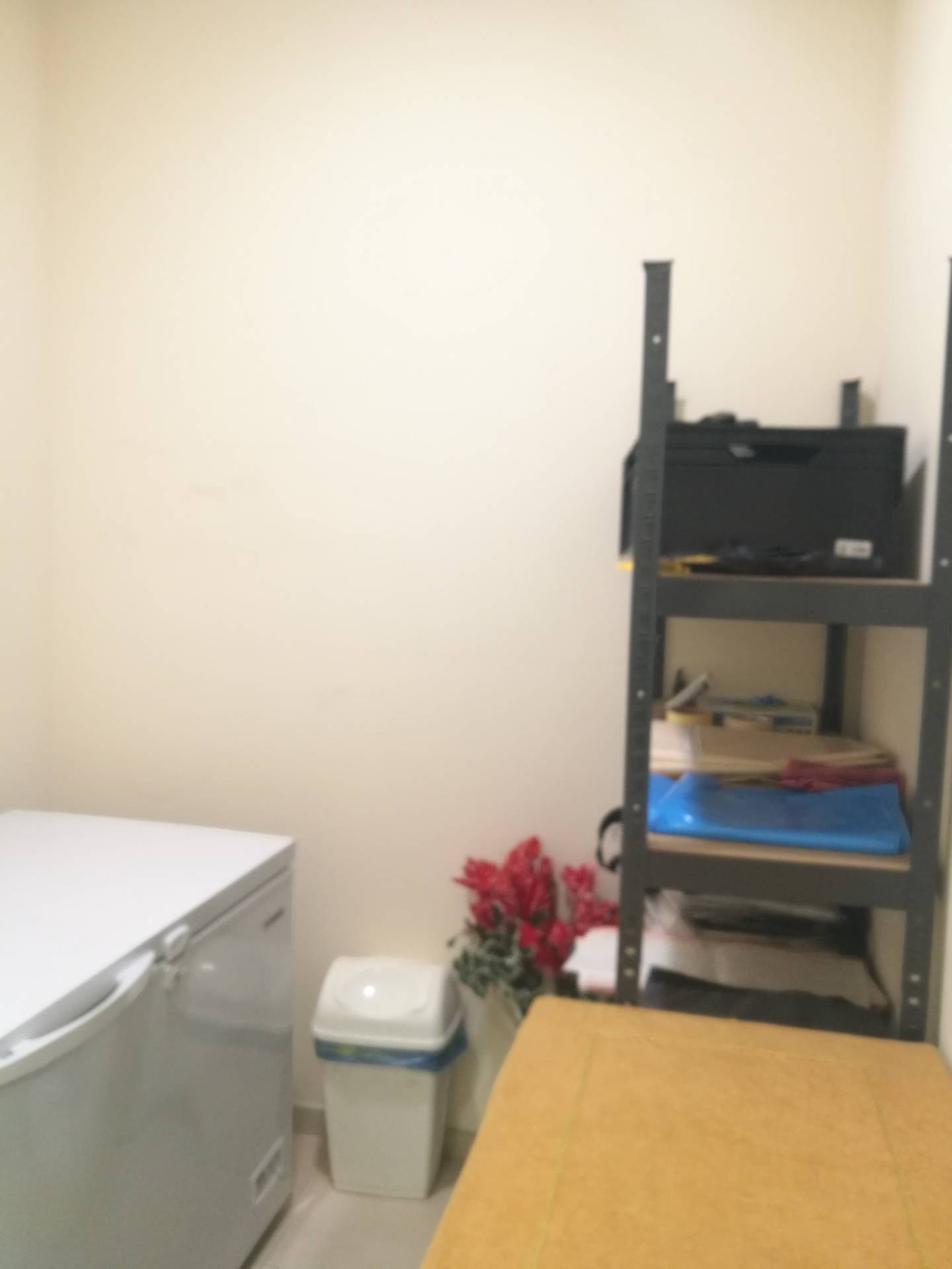 Locale commerciale in vendita a Asti, Nord