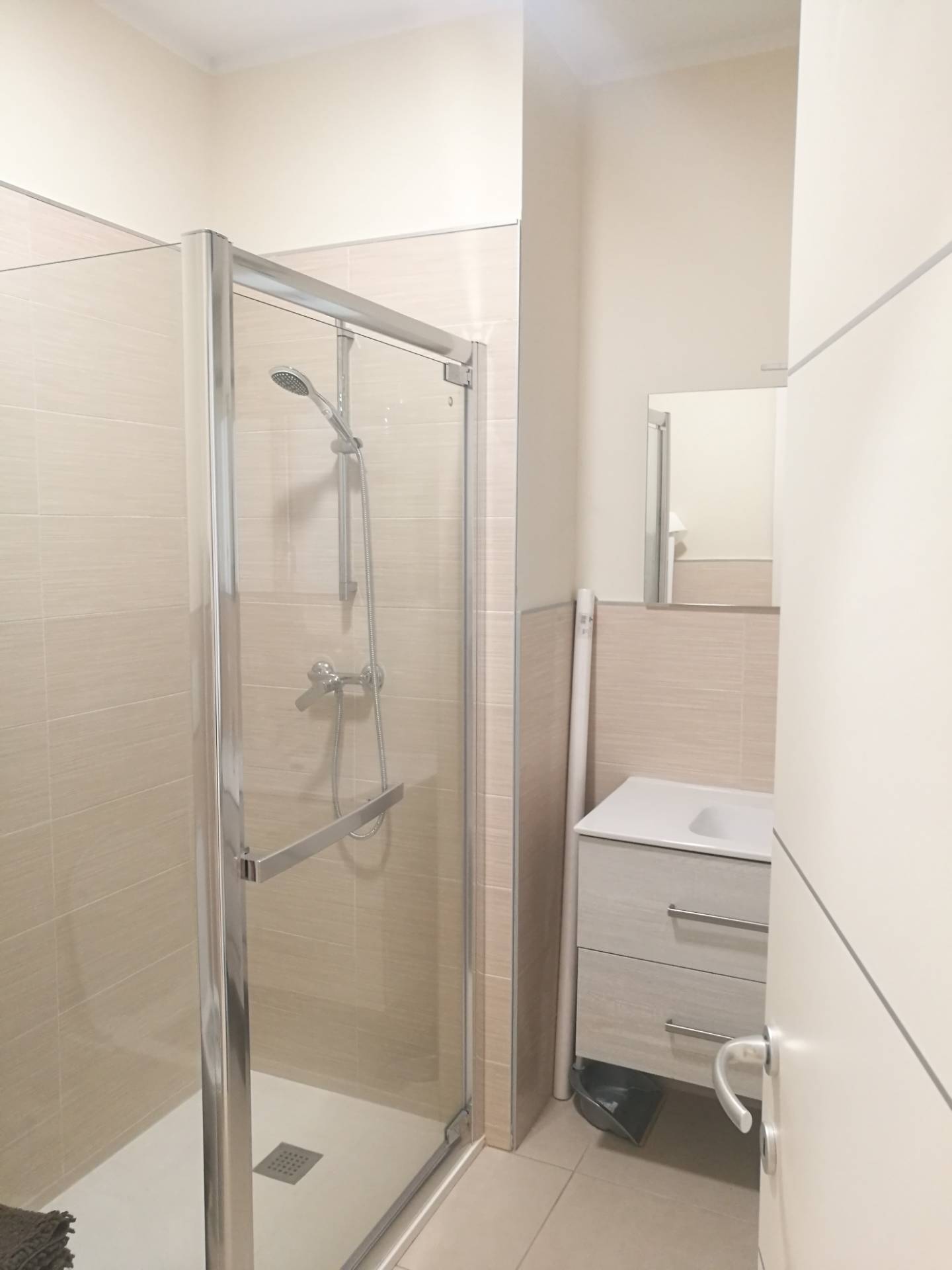 Locale commerciale in vendita a Asti, Nord