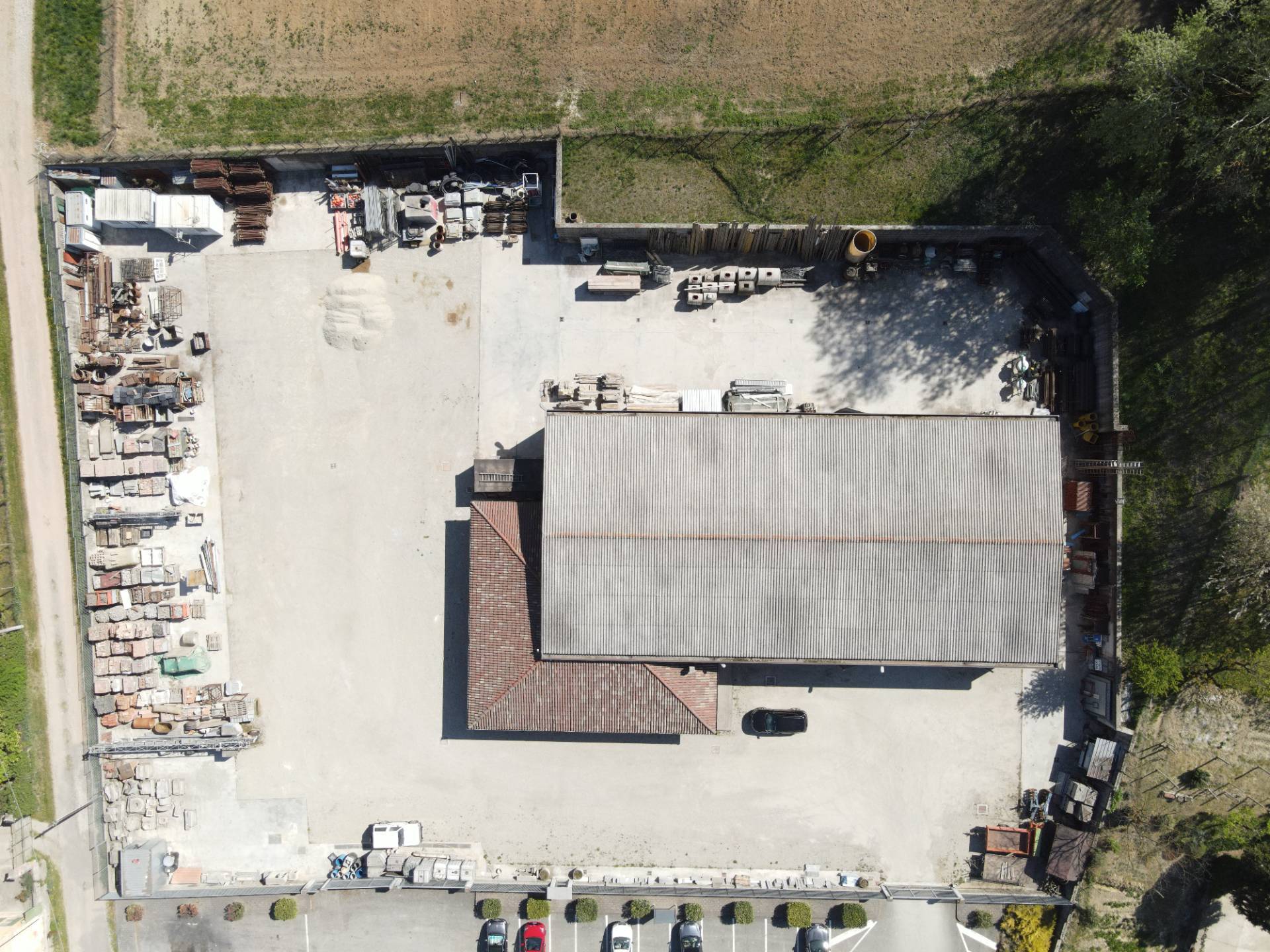 Capannone in vendita a Grana, Campagna