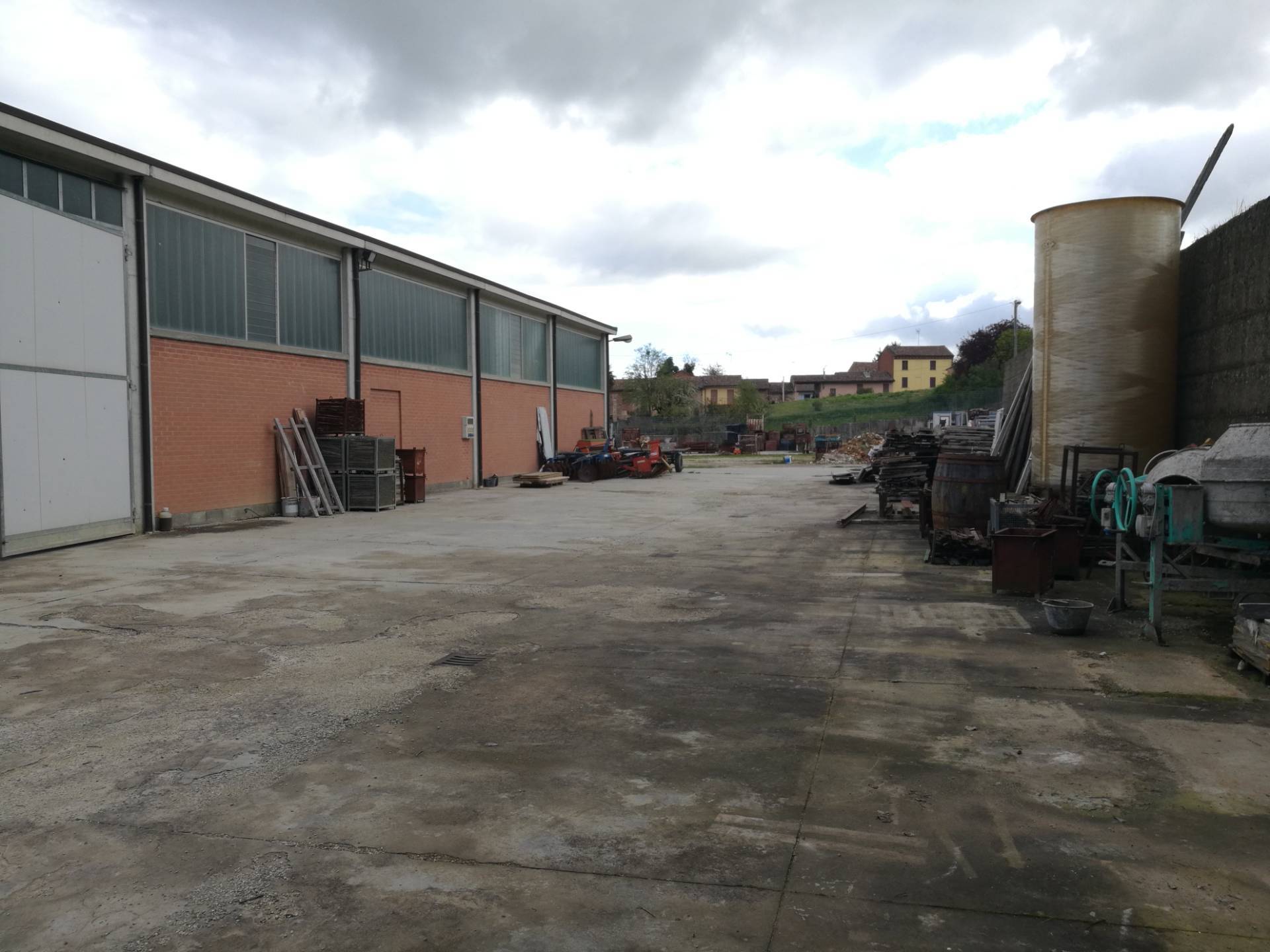 Capannone in vendita a Grana, Campagna