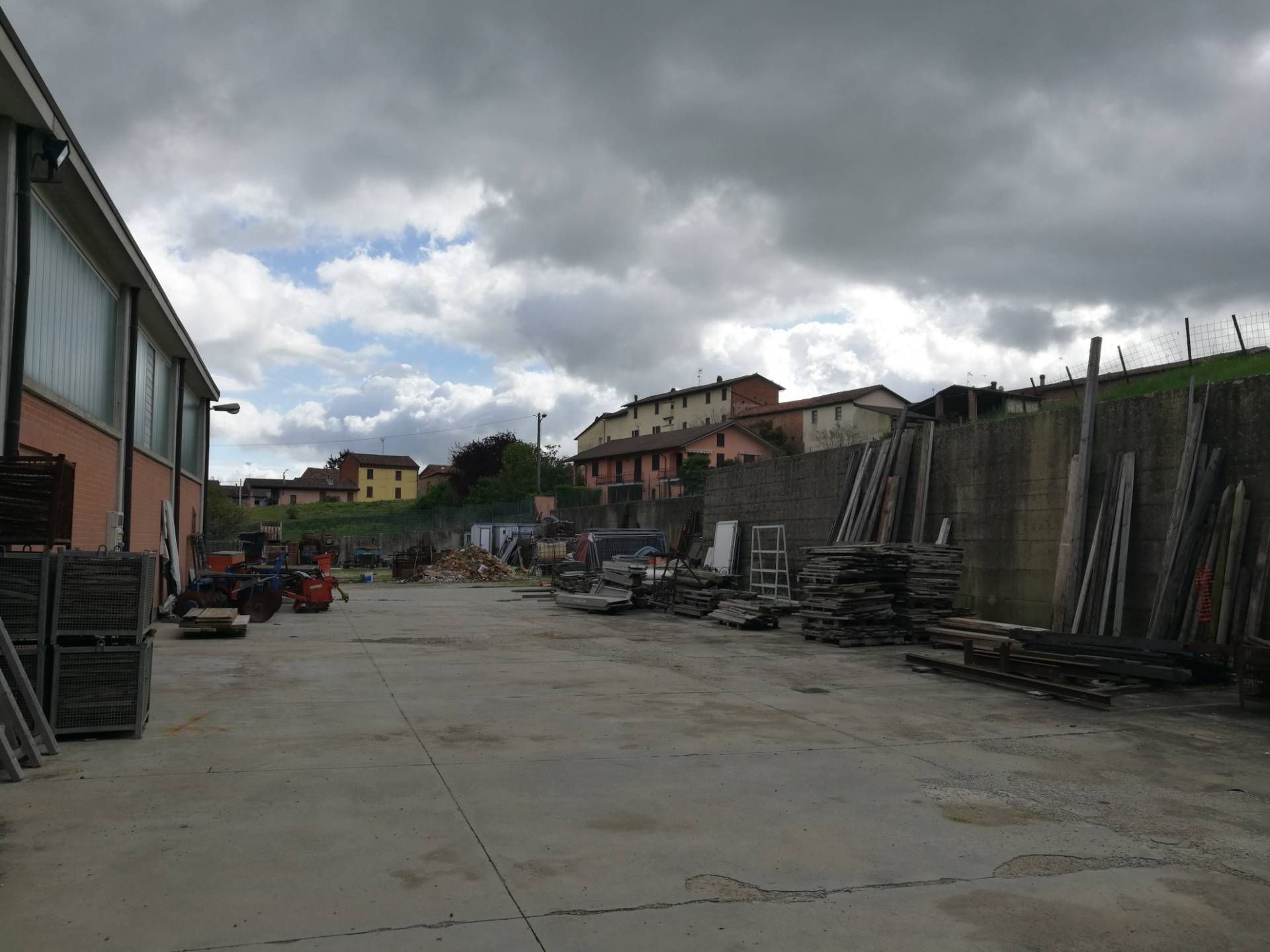 Capannone in vendita a Grana, Campagna