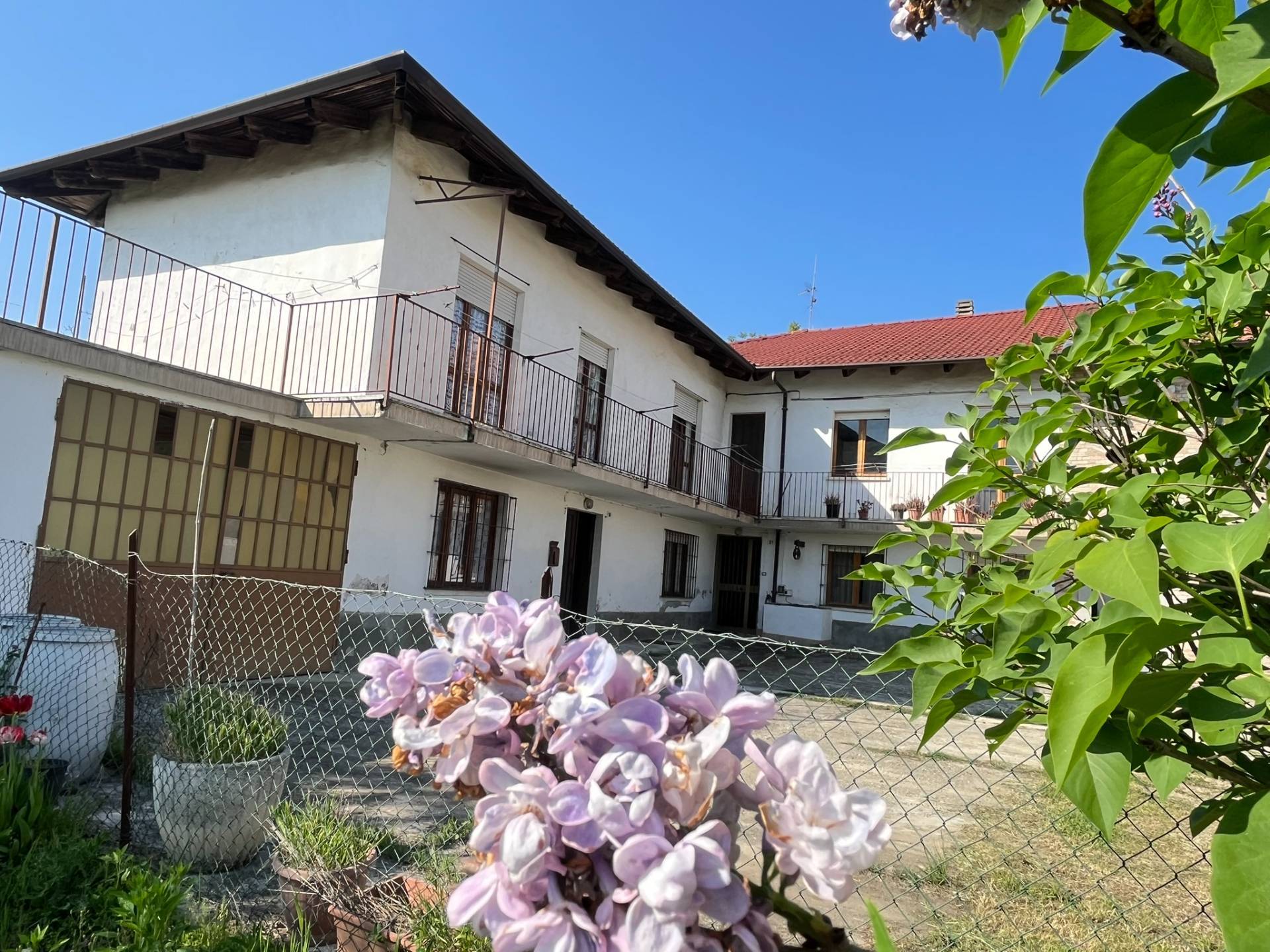 Cascina in vendita a Castagnole delle Lanze