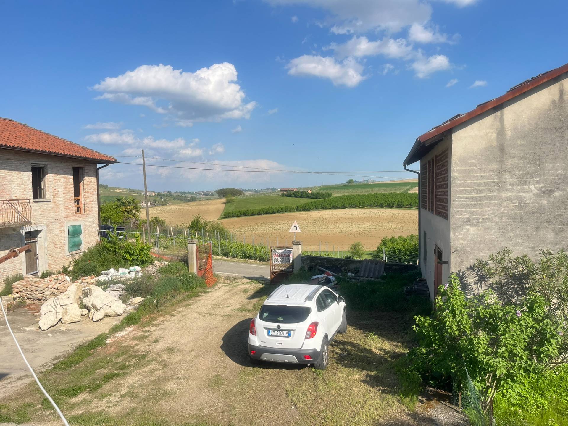 Cascina in vendita a Castagnole delle Lanze