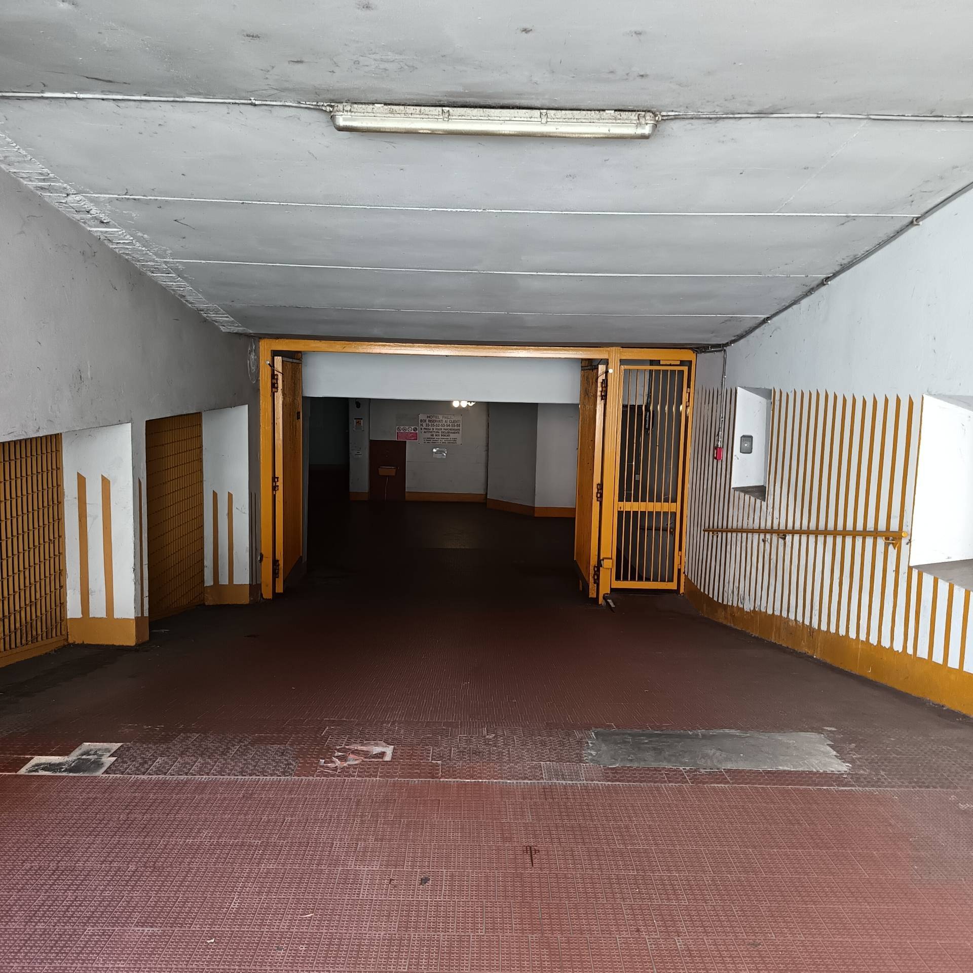 Box o garage in affitto a Asti, Centro