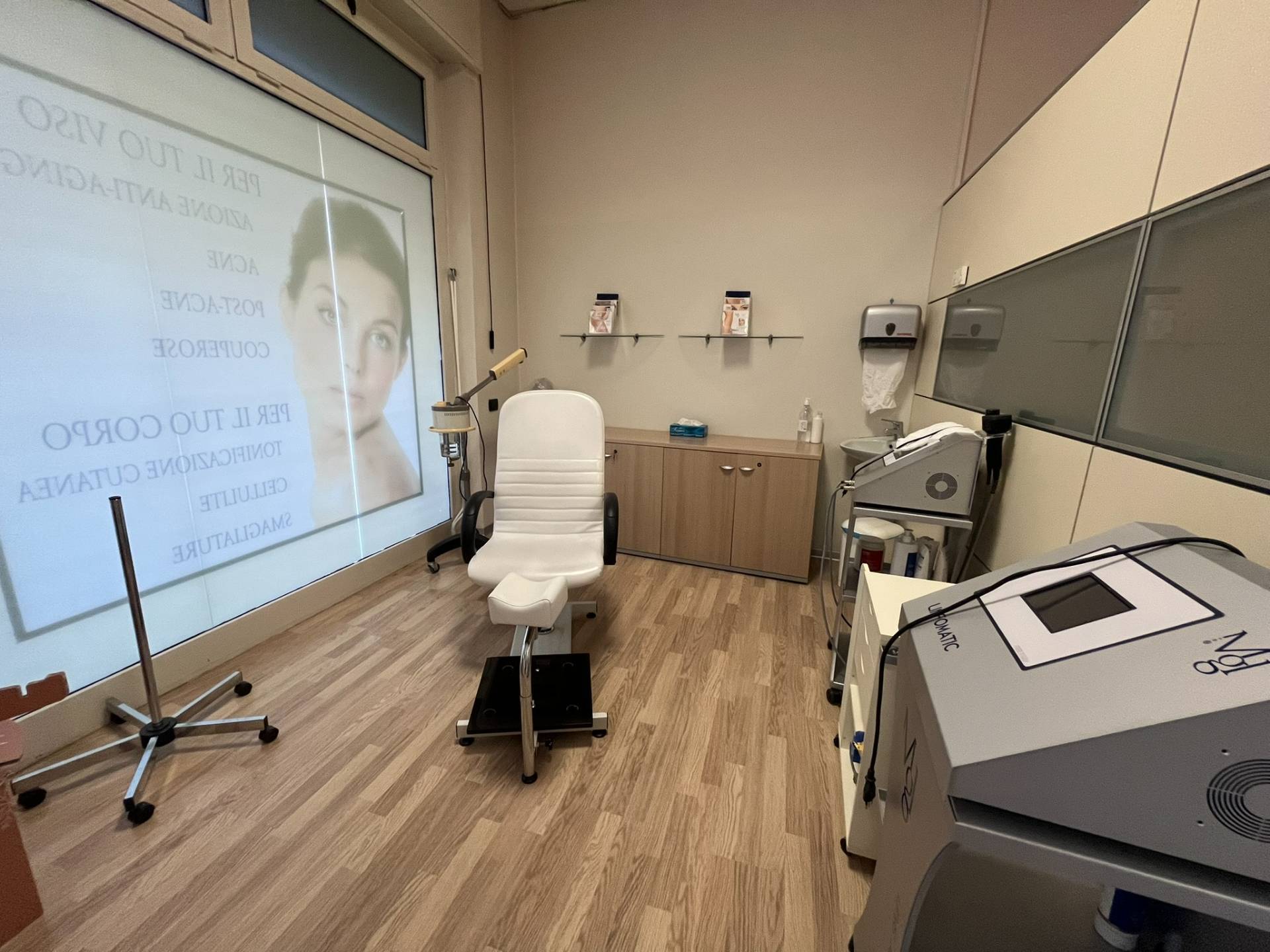 Attivit Commerciale - Centro Estetico - Solarium - Benessere in vendita a Asti