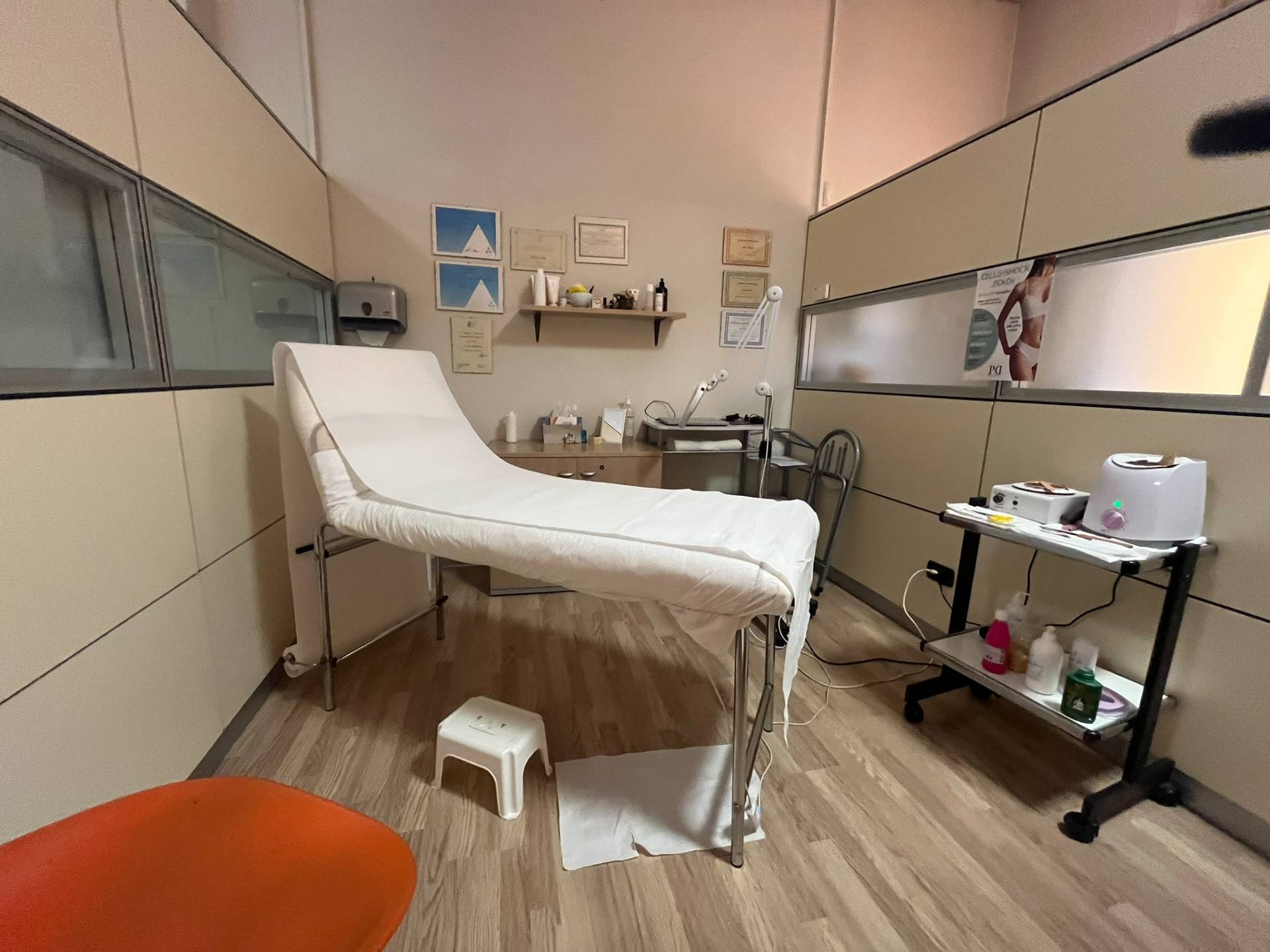 Attivit Commerciale - Centro Estetico - Solarium - Benessere in vendita a Asti