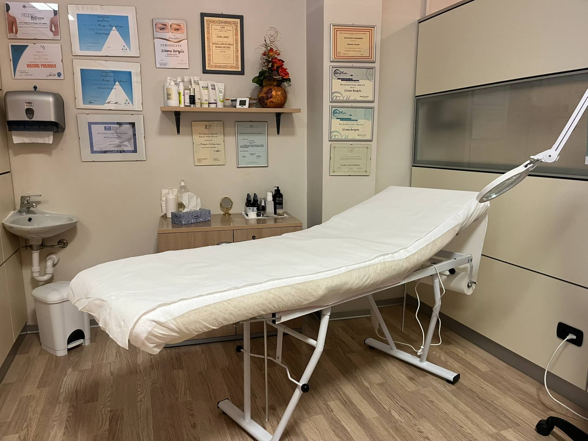 Attivit Commerciale - Centro Estetico - Solarium - Benessere in vendita a Asti