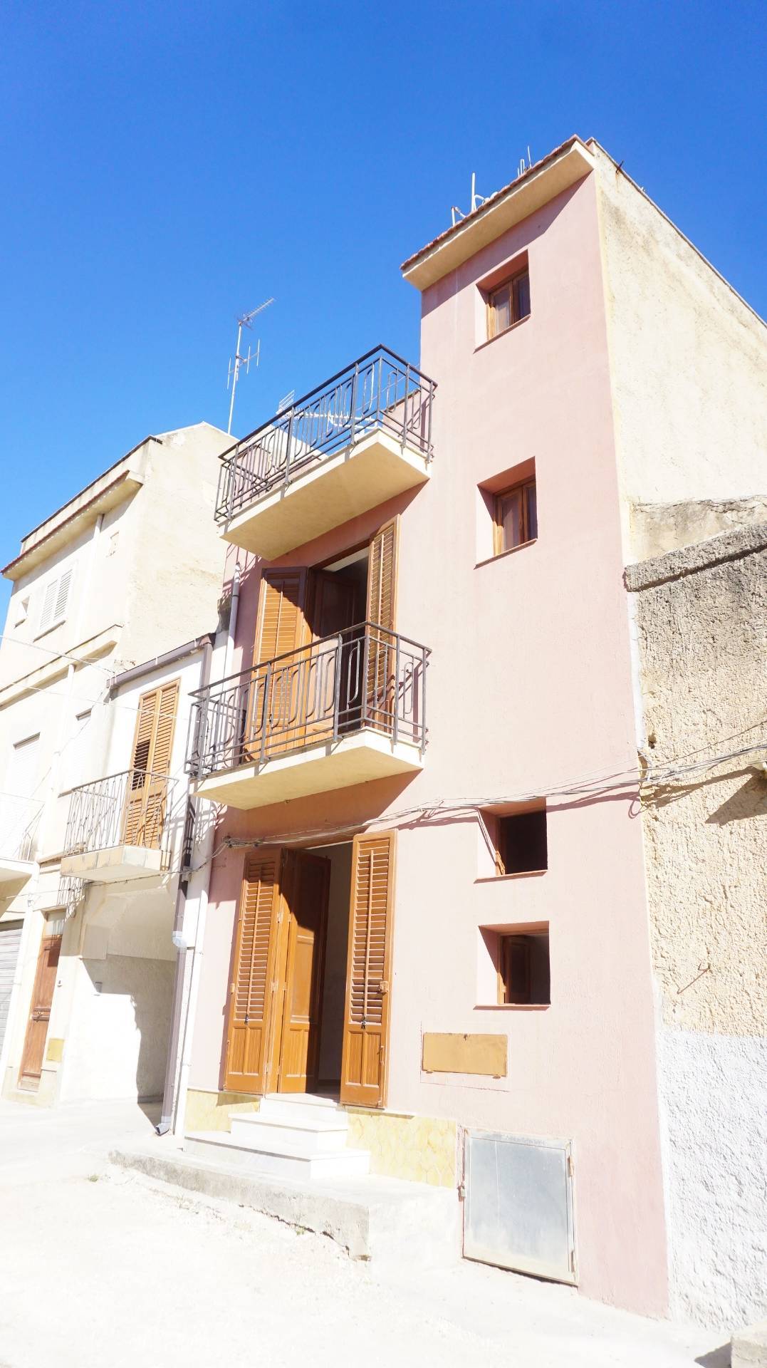 Casa indipendente con terrazzo, Castelvetrano centro storico