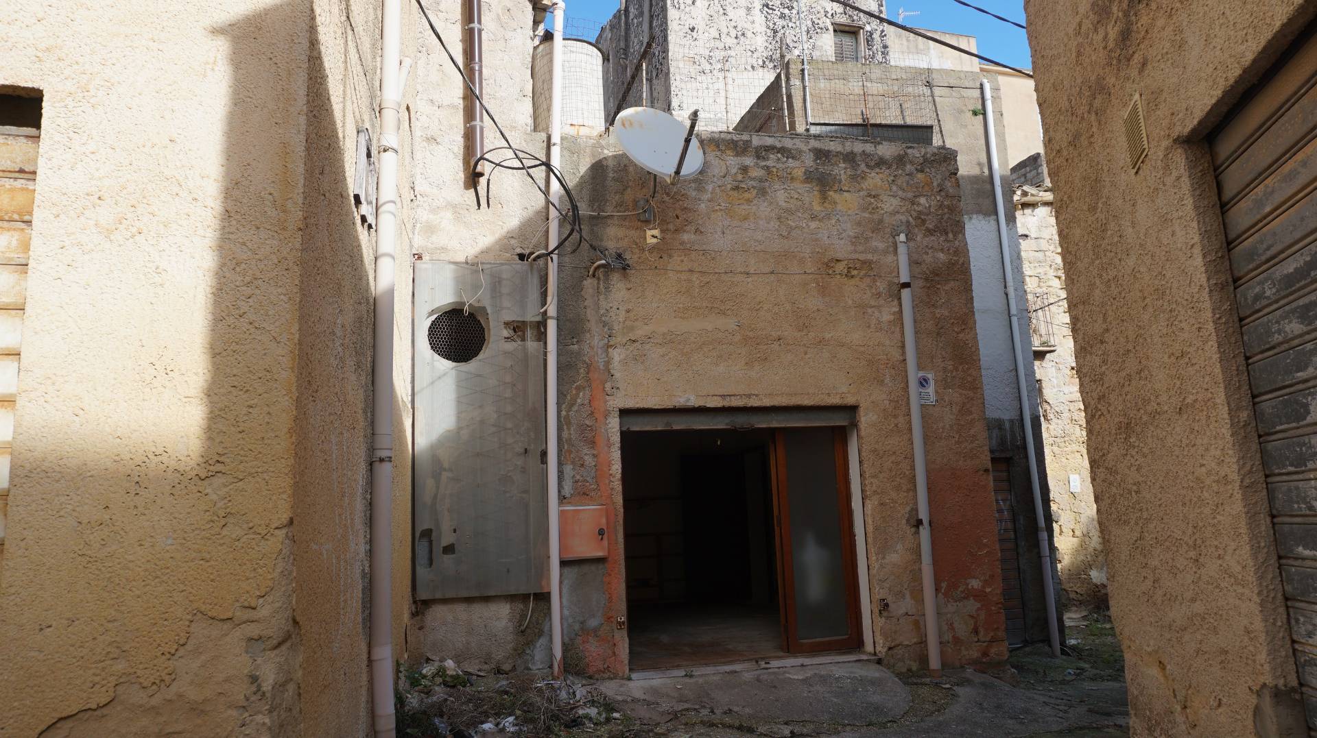 Locale commerciale in vendita a Castelvetrano, Centro Storico