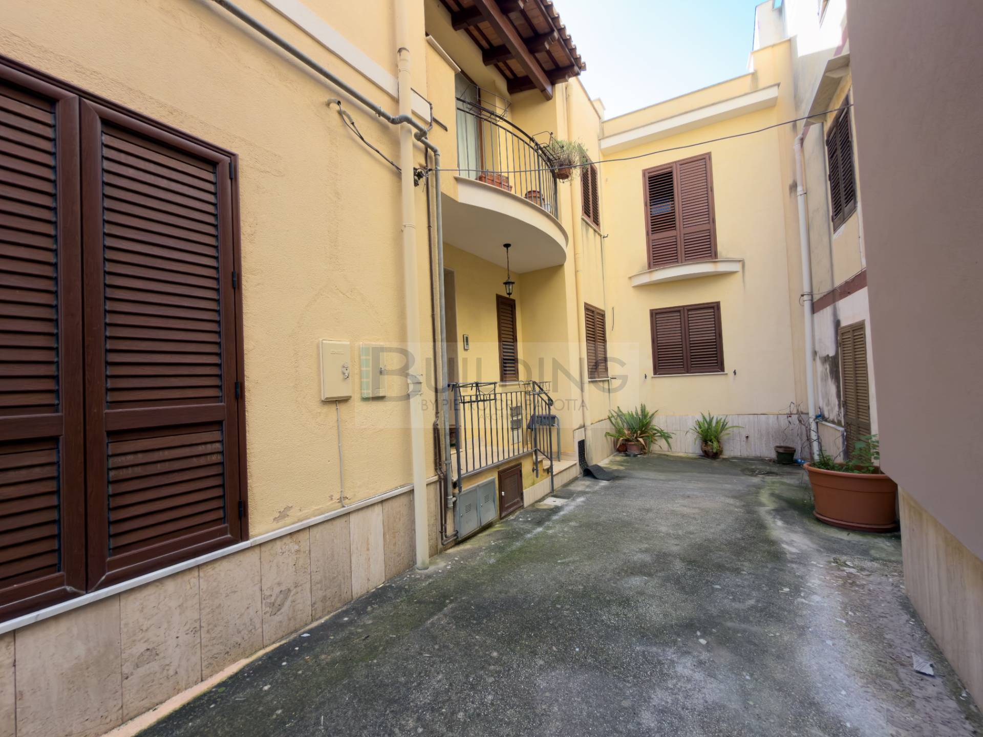 Appartamento con accesso indipendente in affitto a Castelvetrano, Centro Storico