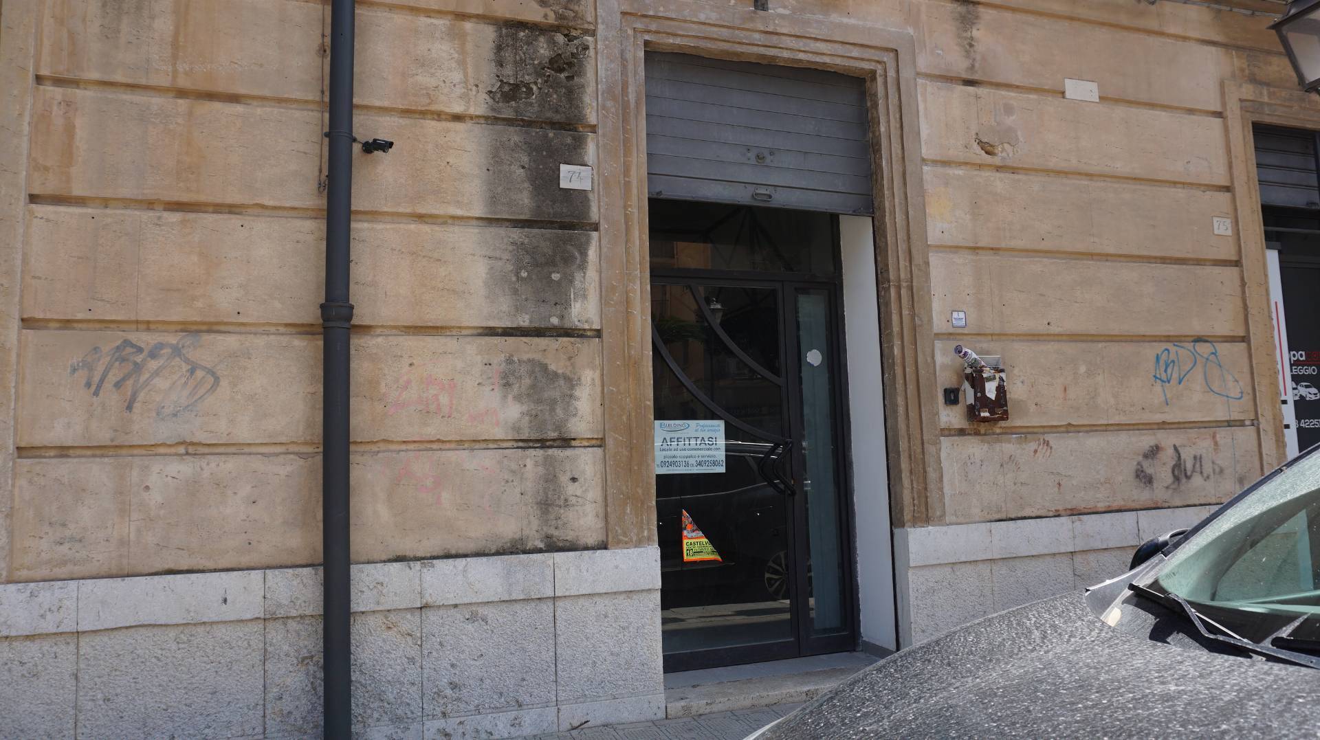 Locale commerciale in affitto a Castelvetrano, Centro Storico